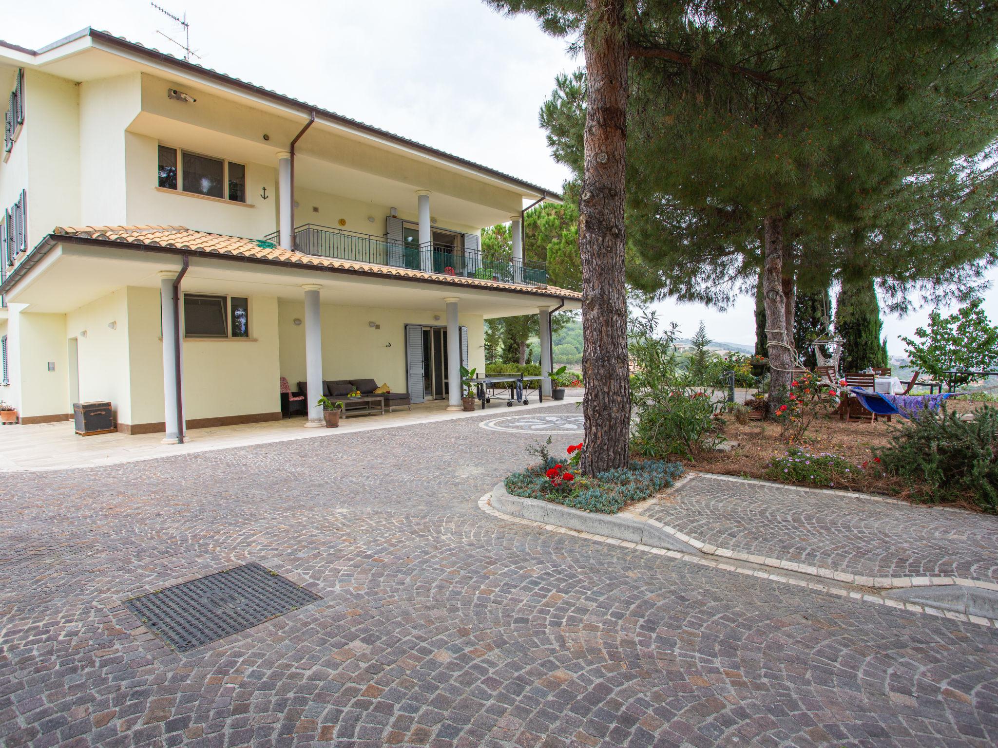 Photo 6 - Appartement de 2 chambres à Pineto avec jardin et terrasse