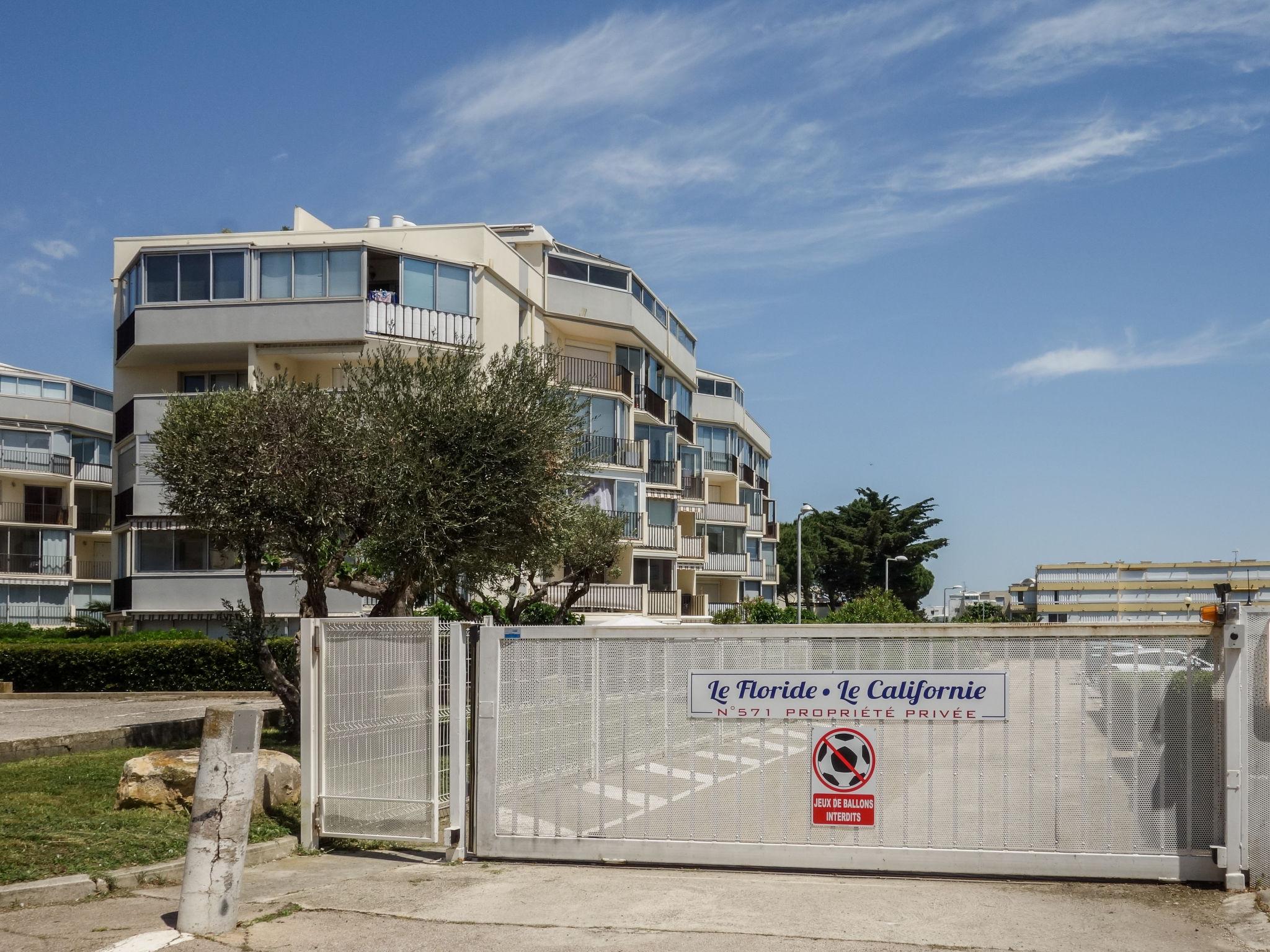 Foto 17 - Appartamento con 1 camera da letto a Le Grau-du-Roi con vista mare