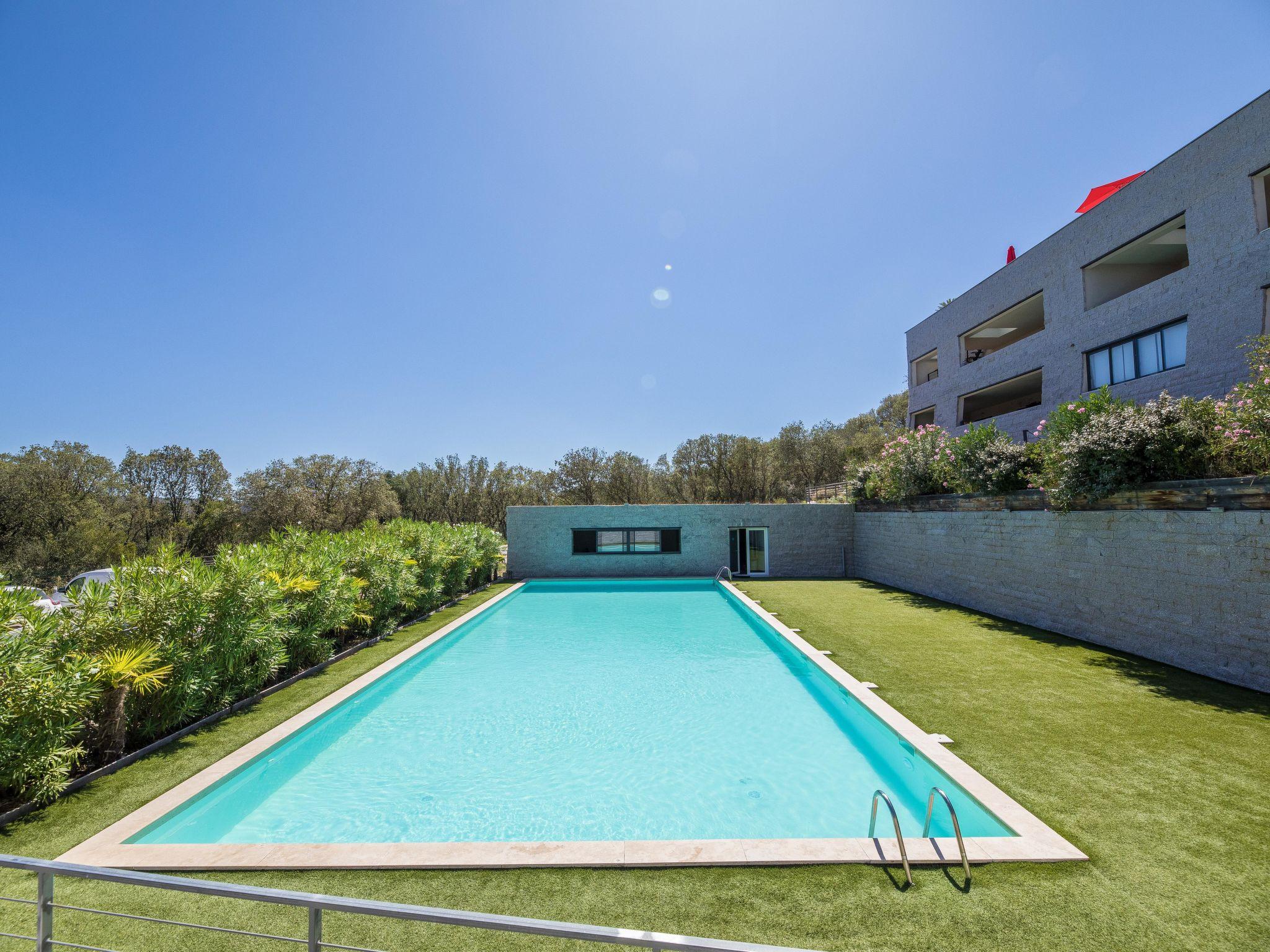 Foto 1 - Apartamento en Porto-Vecchio con piscina y vistas al mar