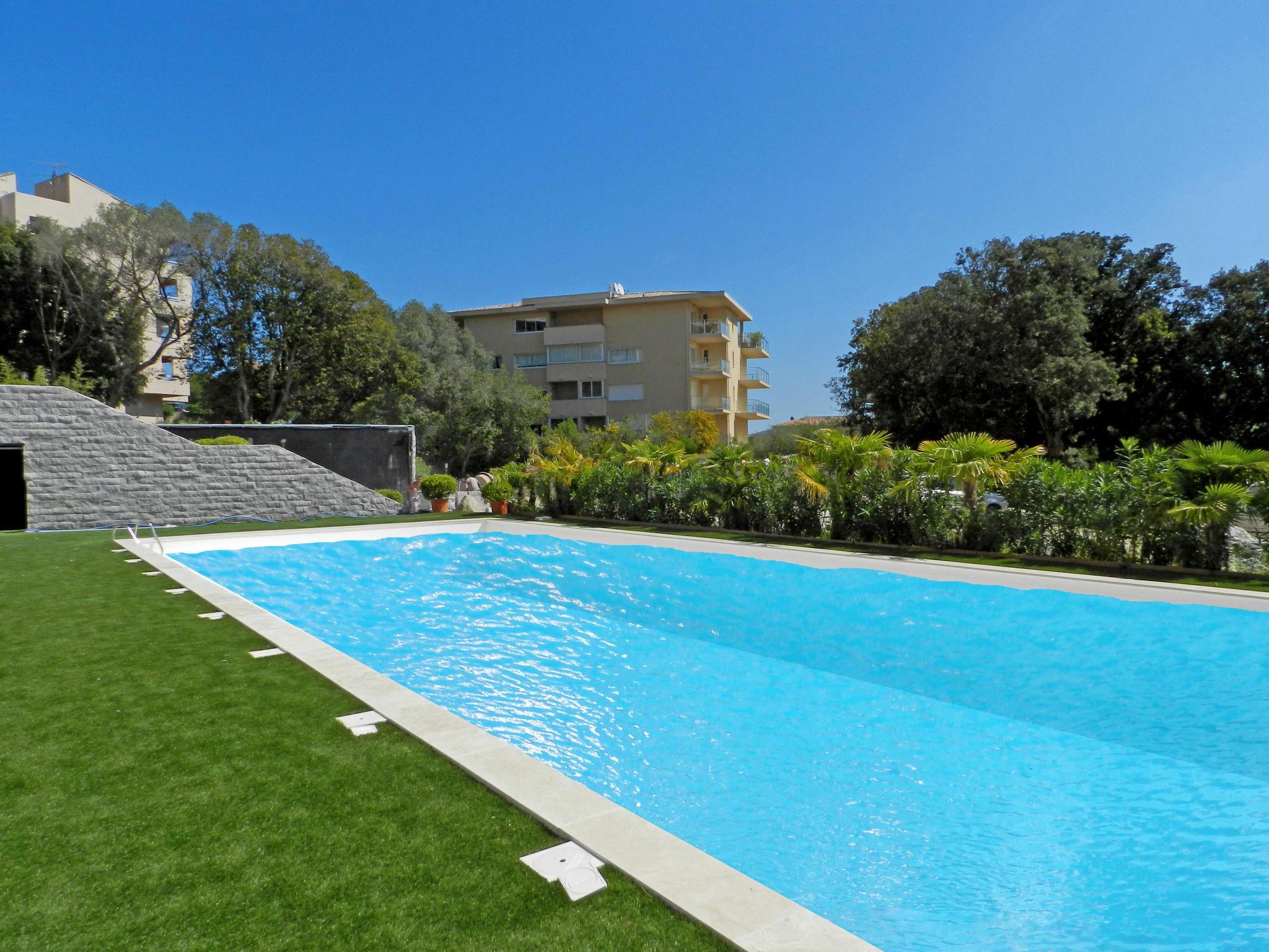 Foto 1 - Apartamento en Porto-Vecchio con piscina y vistas al mar