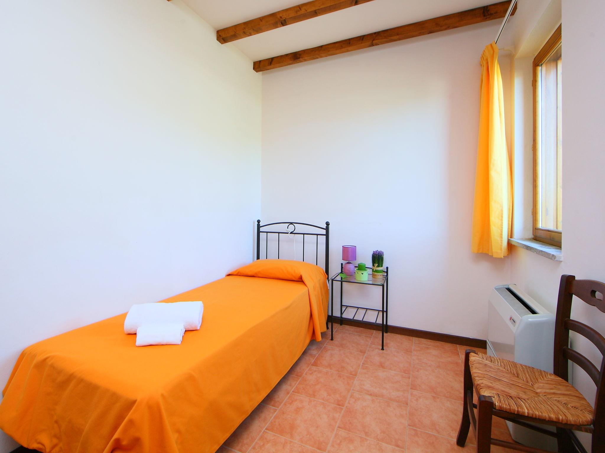 Photo 11 - 2 bedroom Apartment in Suvereto with swimming pool and garden