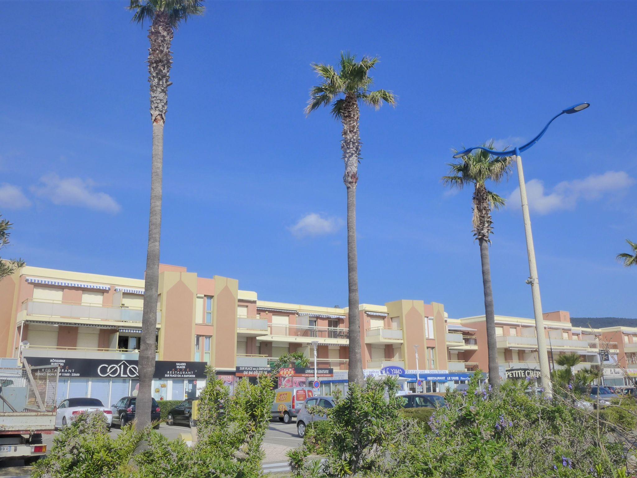 Foto 12 - Apartamento de 1 habitación en Cavalaire-sur-Mer con terraza y vistas al mar