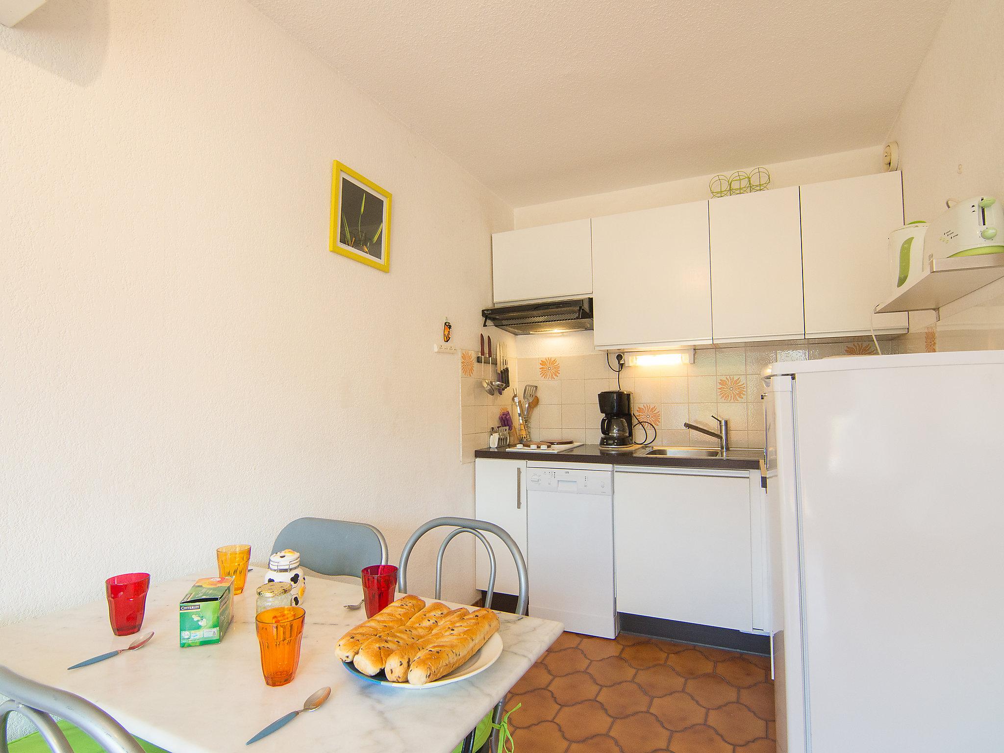 Foto 3 - Appartamento con 1 camera da letto a Cavalaire-sur-Mer con terrazza e vista mare