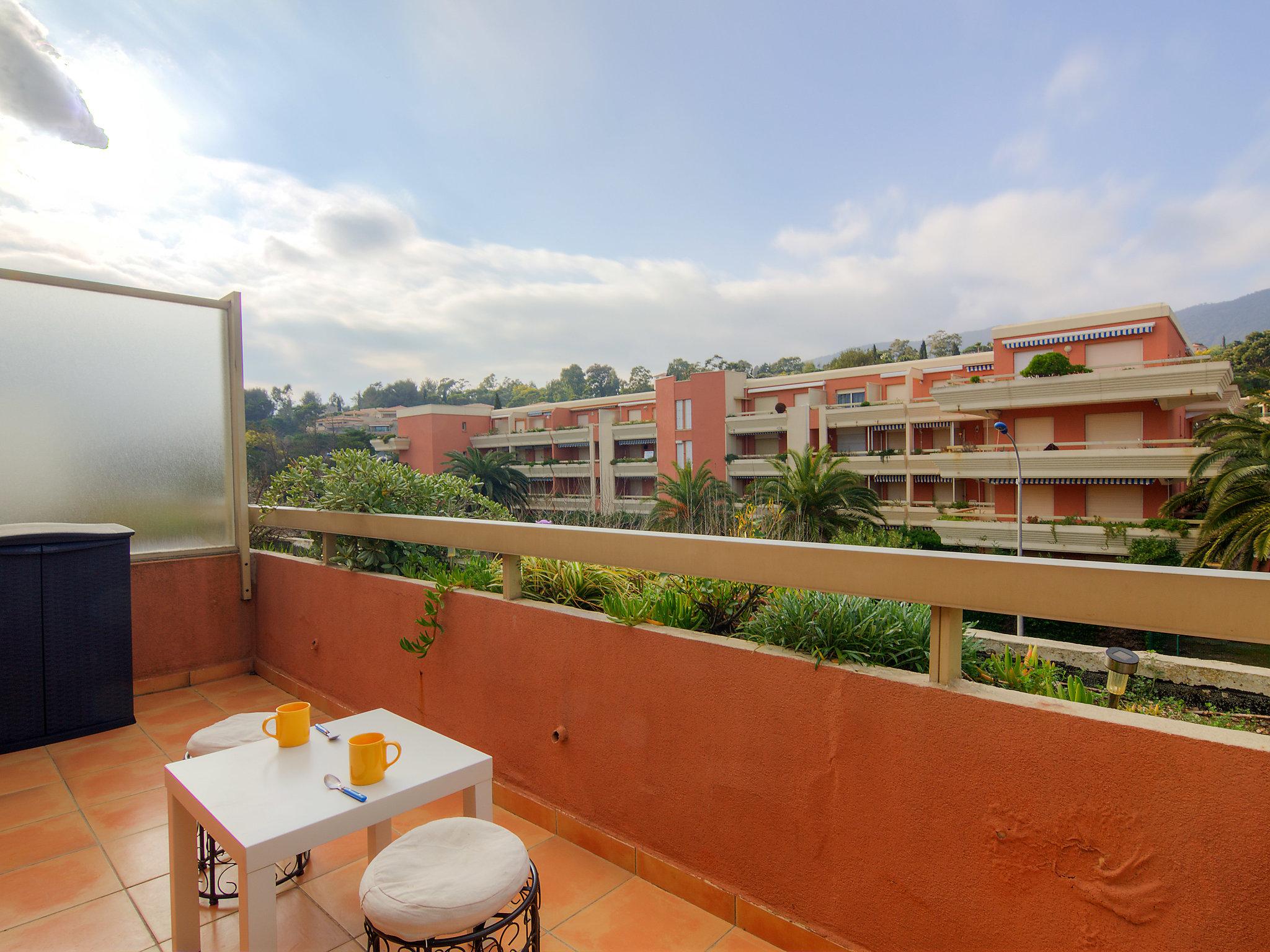 Photo 10 - 1 bedroom Apartment in Cavalaire-sur-Mer with terrace and sea view