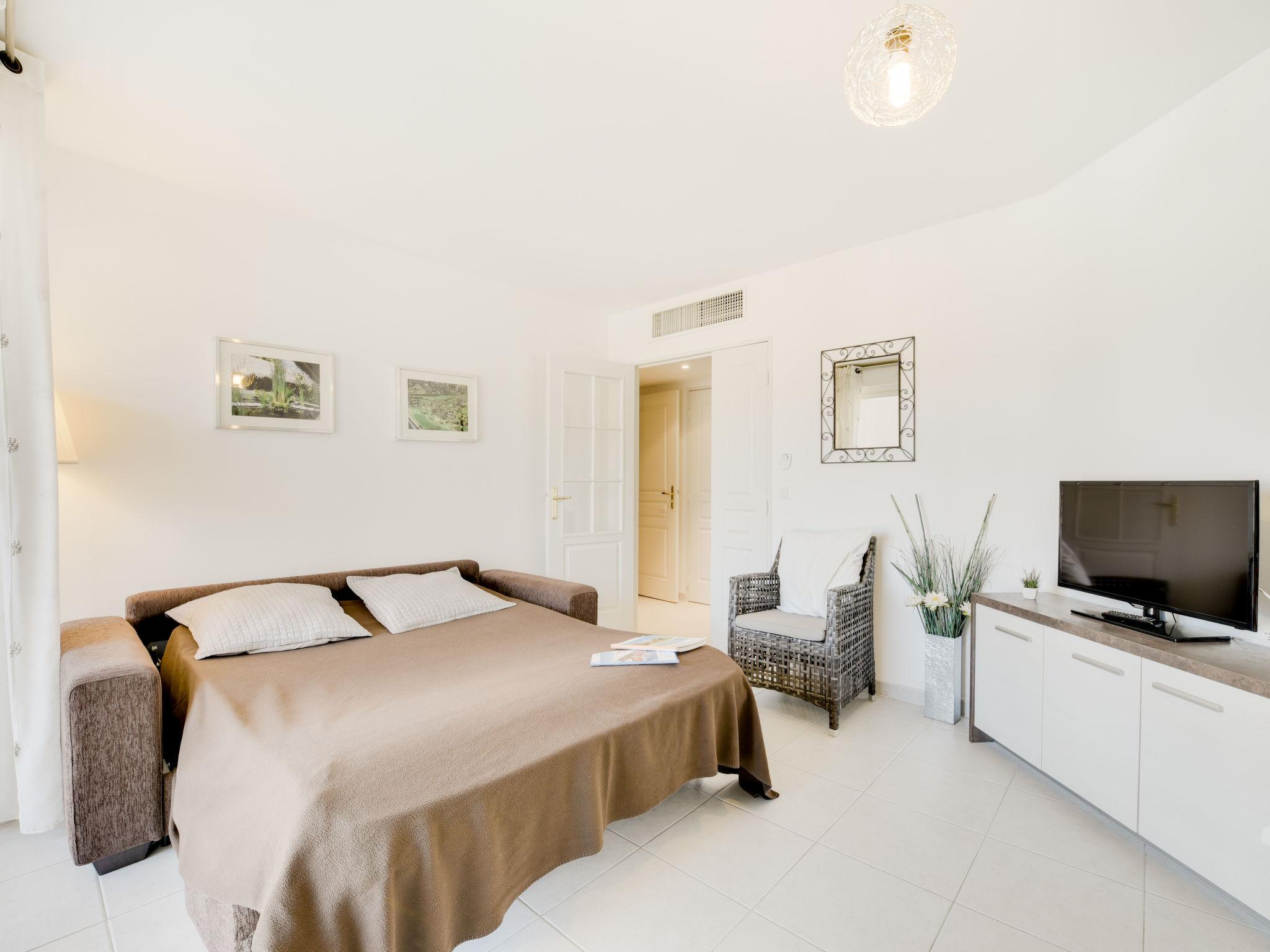 Foto 10 - Apartment mit 1 Schlafzimmer in Cavalaire-sur-Mer mit terrasse und blick aufs meer