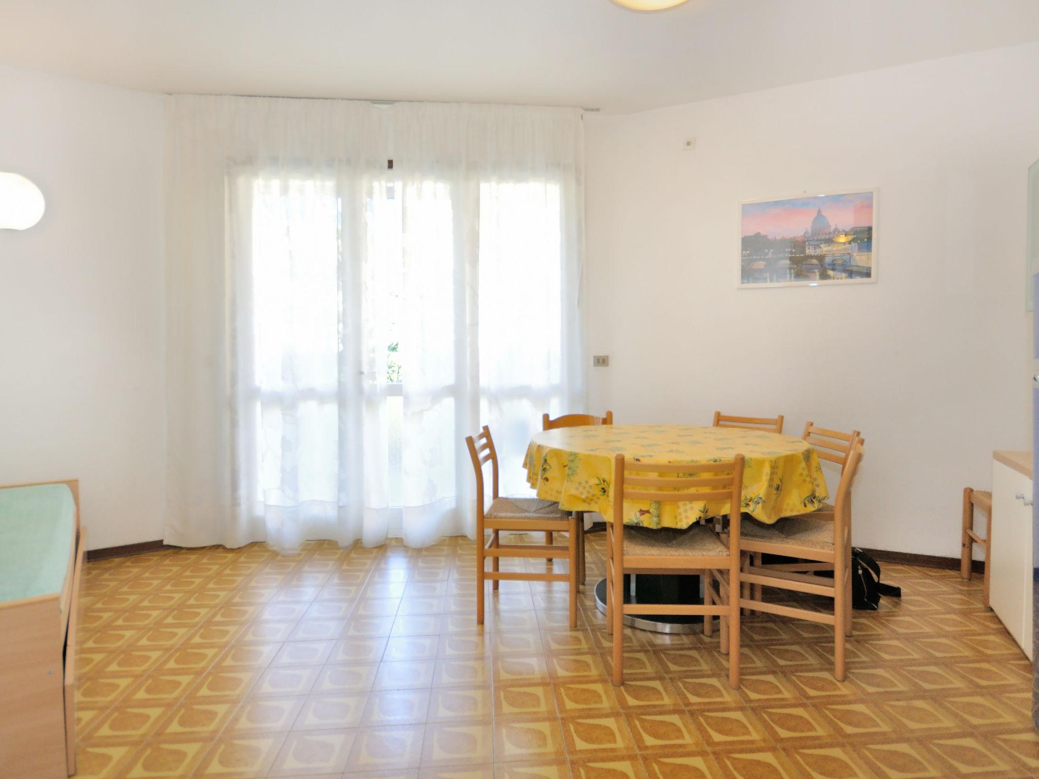 Foto 6 - Apartment mit 2 Schlafzimmern in San Michele al Tagliamento mit schwimmbad und blick aufs meer