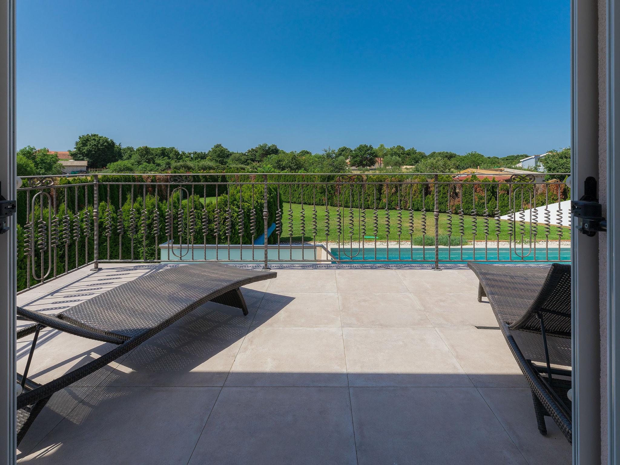 Photo 63 - Maison de 4 chambres à Ližnjan avec piscine privée et jardin