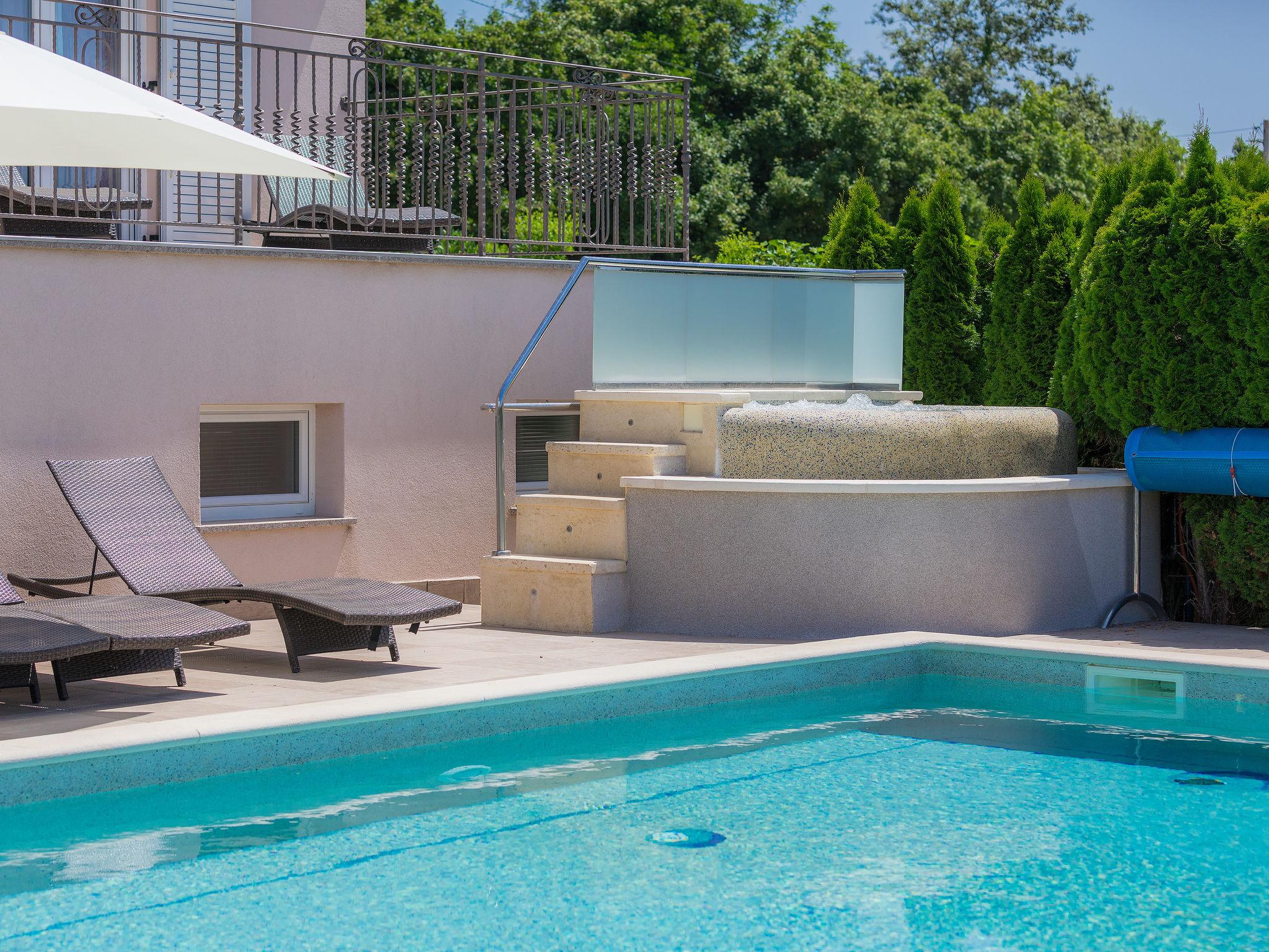 Photo 20 - Maison de 4 chambres à Ližnjan avec piscine privée et jardin