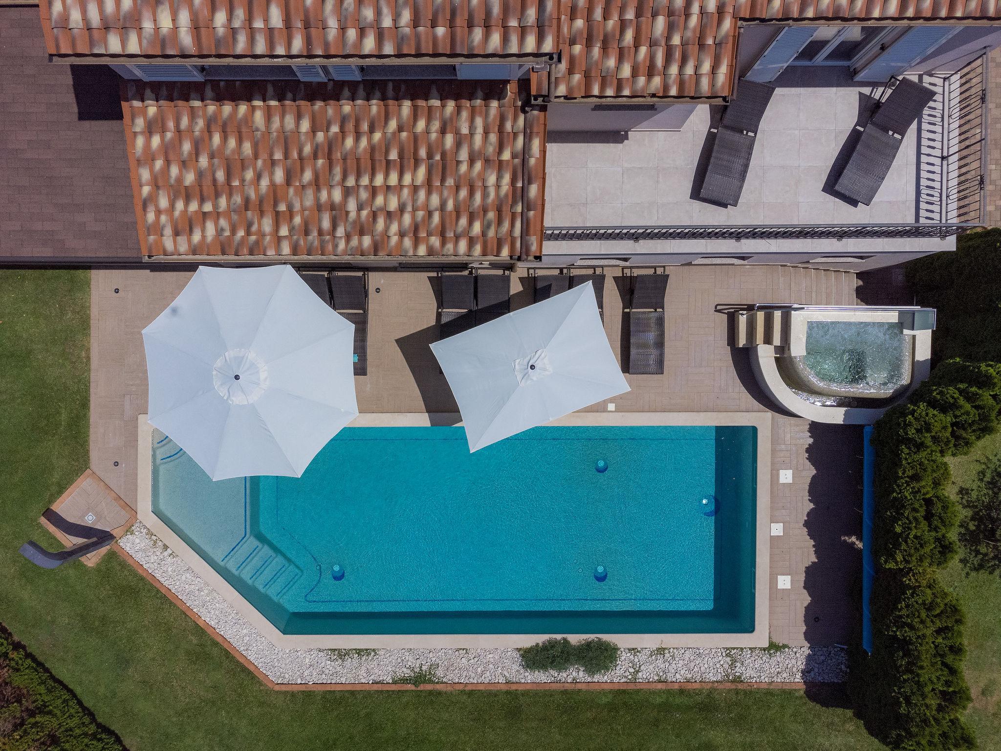 Foto 49 - Casa de 4 quartos em Ližnjan com piscina privada e jardim