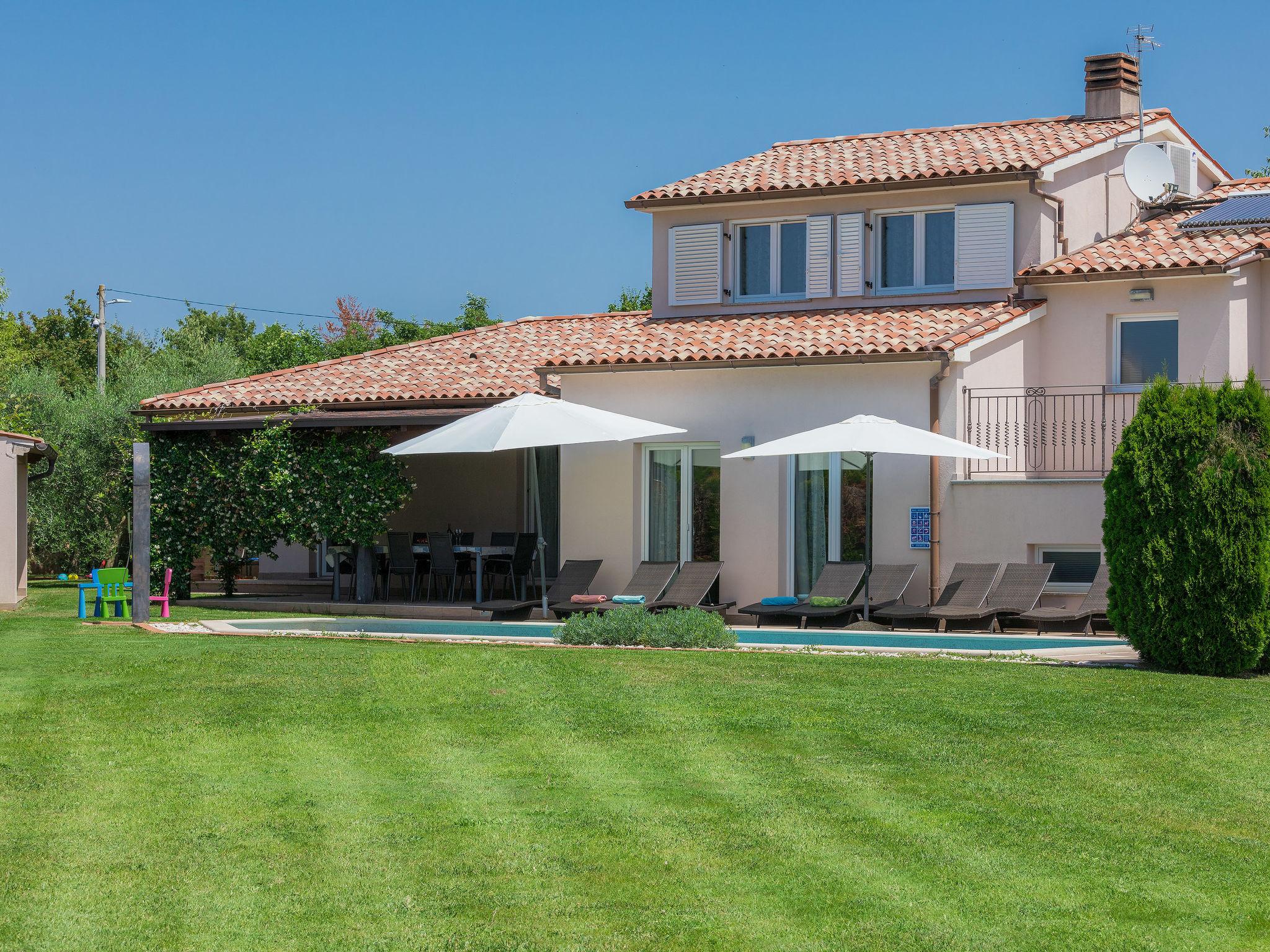 Photo 47 - Maison de 4 chambres à Ližnjan avec piscine privée et jardin