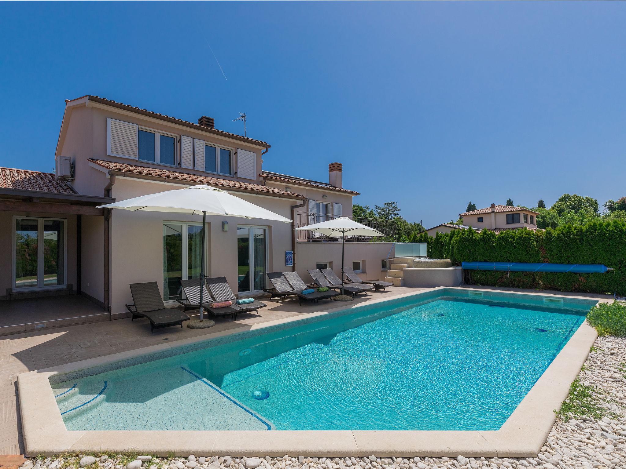 Photo 14 - Maison de 4 chambres à Ližnjan avec piscine privée et vues à la mer