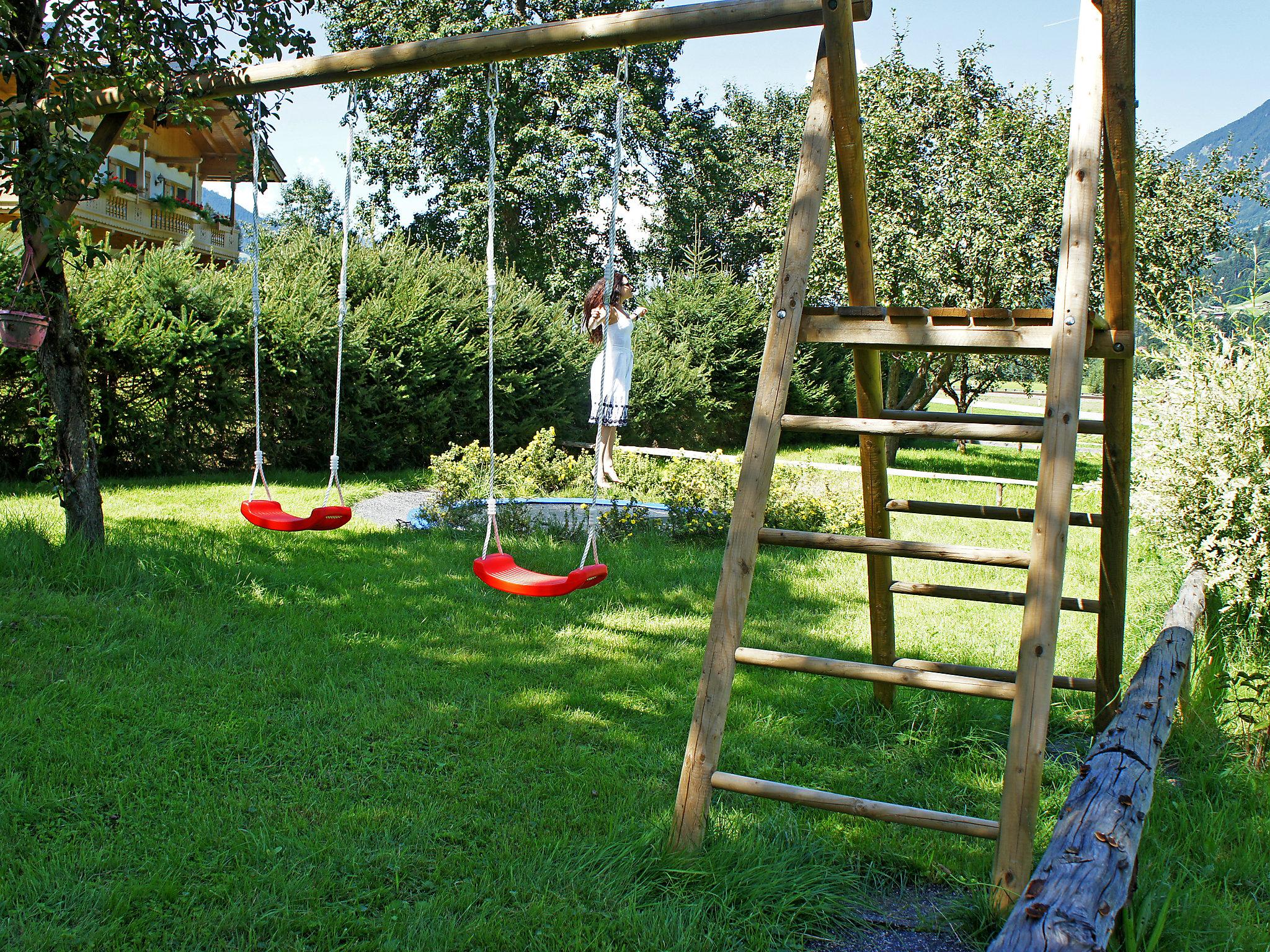 Foto 6 - Appartamento con 2 camere da letto a Aschau im Zillertal con giardino e vista sulle montagne