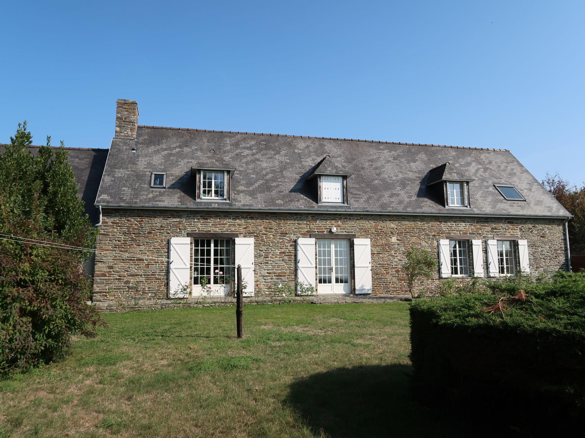 Photo 25 - Maison de 3 chambres à Vains avec jardin et vues à la mer