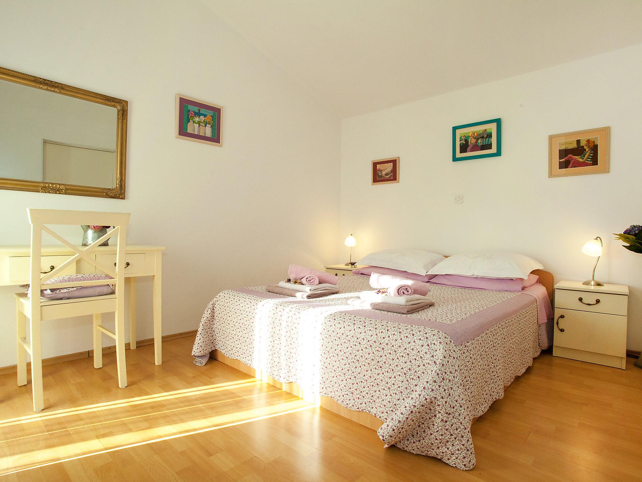 Foto 5 - Apartamento de 2 quartos em Zadar com jardim e vistas do mar