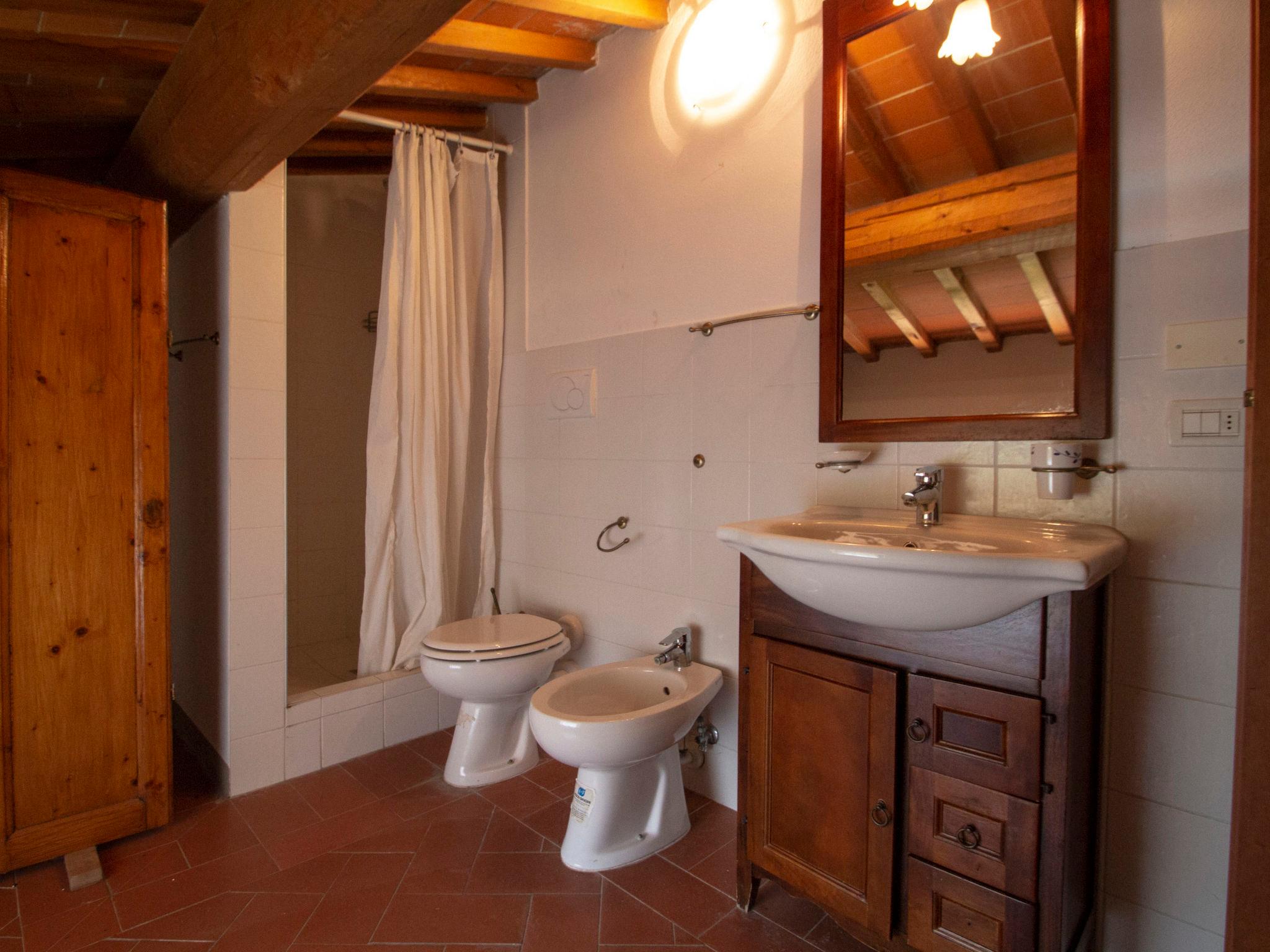 Foto 16 - Apartamento de 3 habitaciones en Serravalle Pistoiese con piscina y jardín
