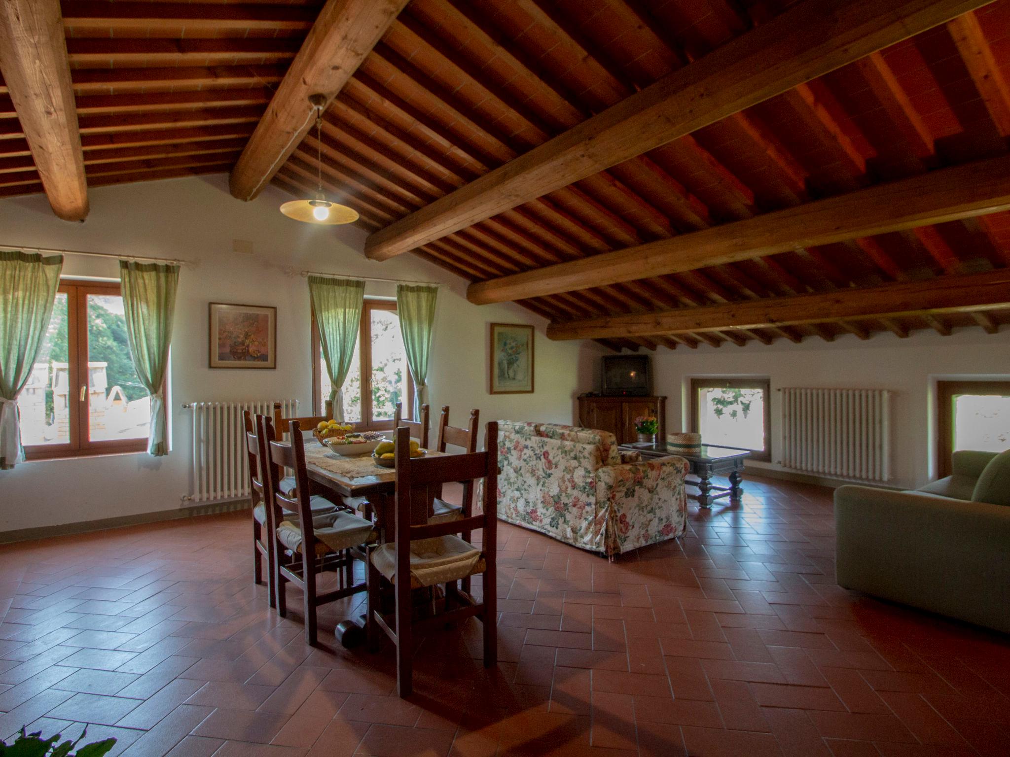 Foto 9 - Apartamento de 3 habitaciones en Serravalle Pistoiese con piscina y jardín