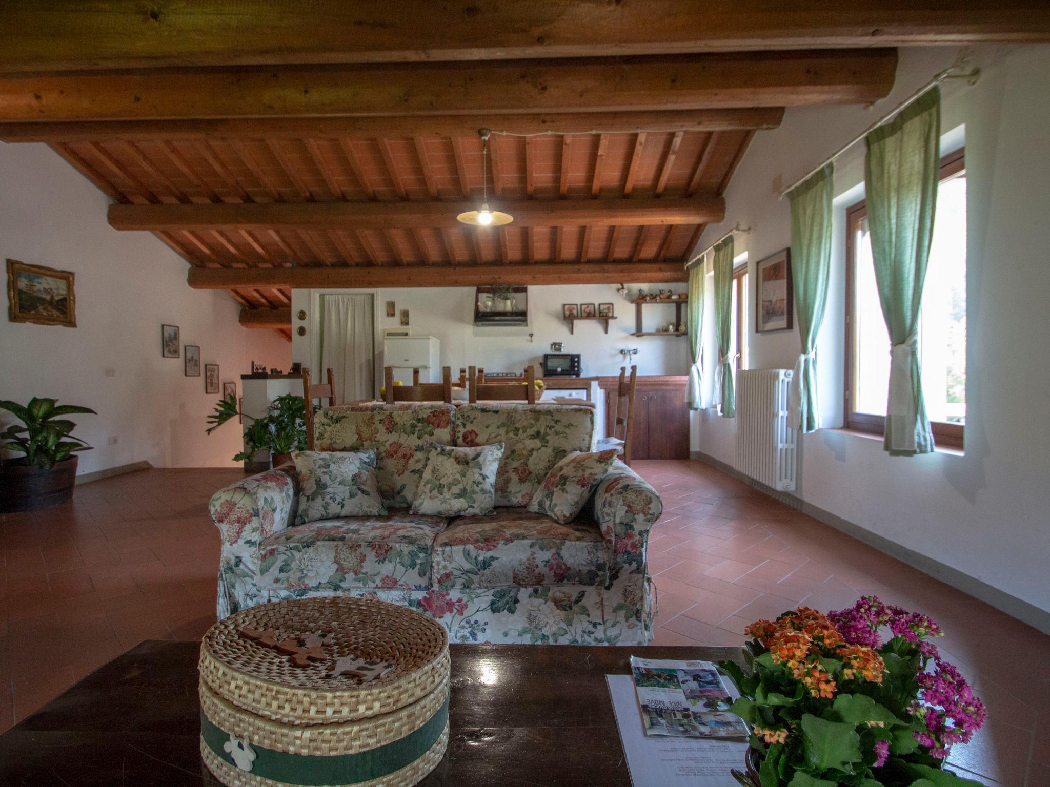Foto 11 - Apartamento de 3 habitaciones en Serravalle Pistoiese con piscina y jardín
