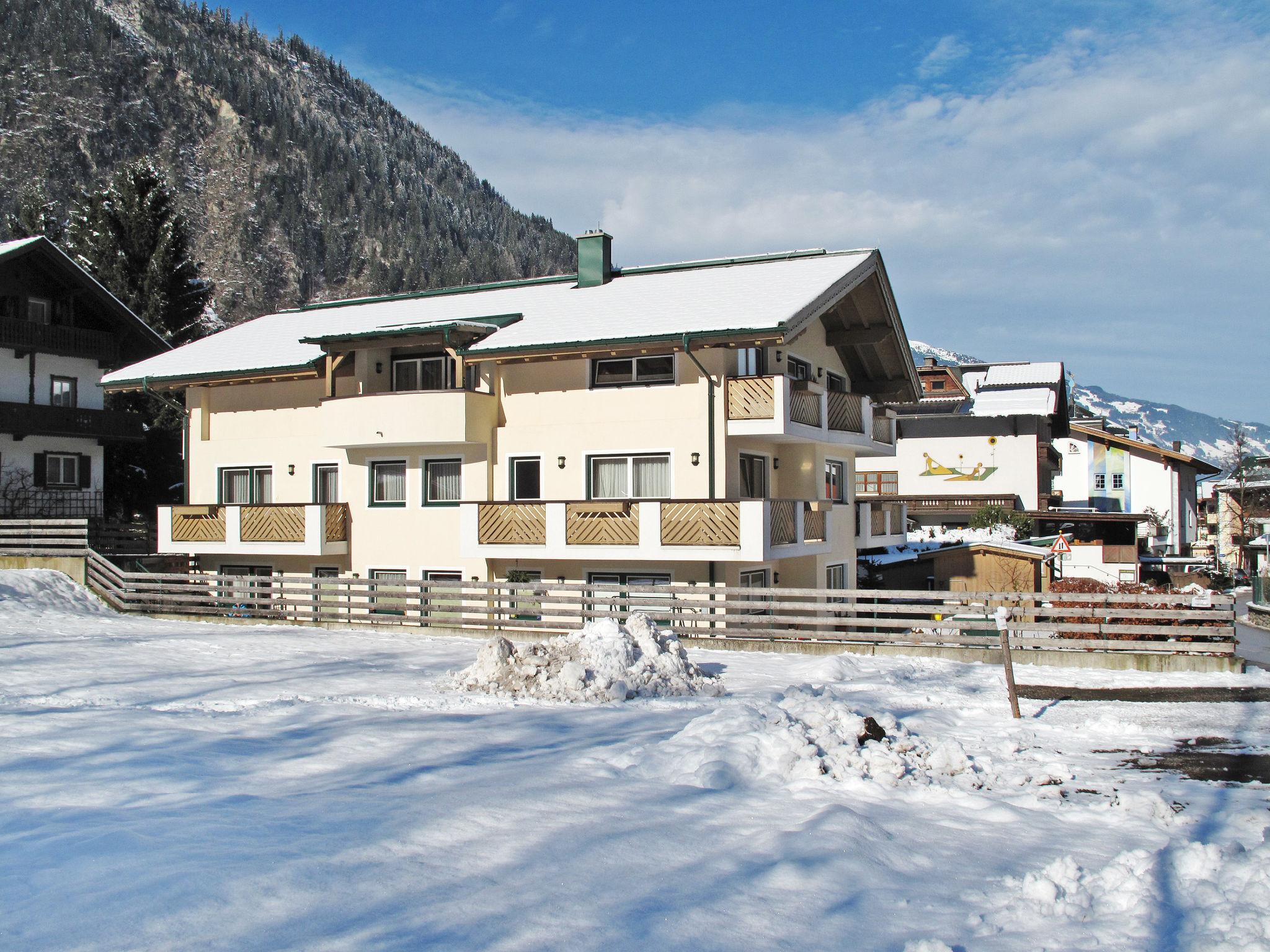 Foto 18 - Appartamento con 2 camere da letto a Mayrhofen con vista sulle montagne