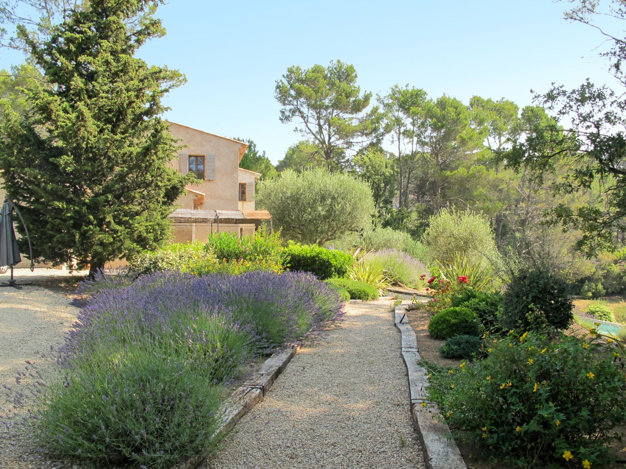 Foto 9 - Casa de 5 quartos em Lorgues com piscina privada e jardim