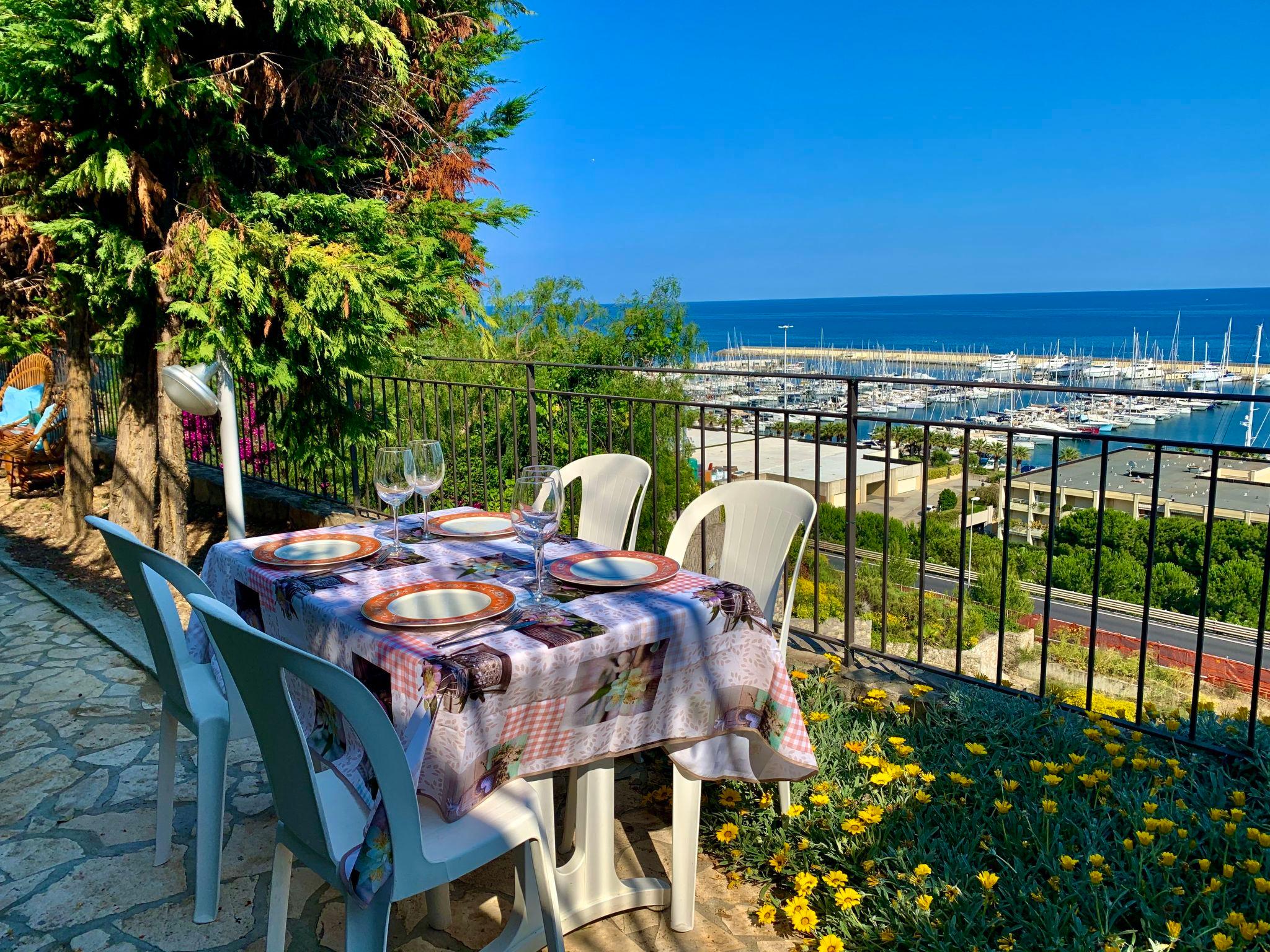 Foto 4 - Apartamento de 2 quartos em Santo Stefano al Mare com piscina privada e vistas do mar