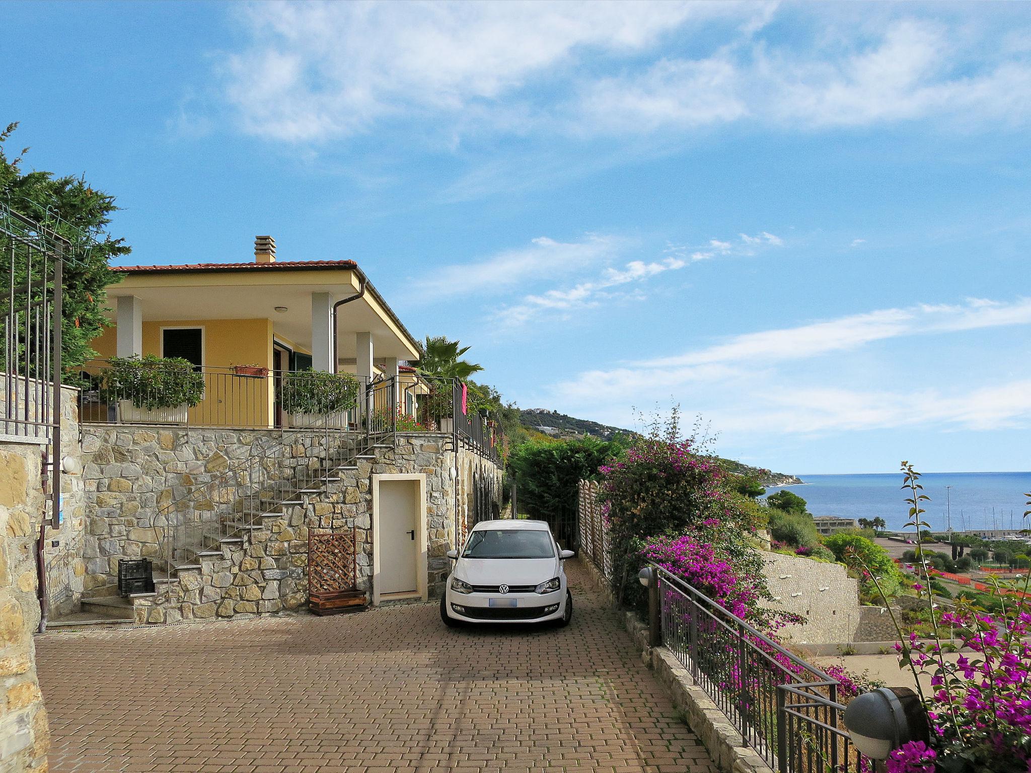 Foto 2 - Apartamento de 2 habitaciones en Santo Stefano al Mare con piscina privada y jardín