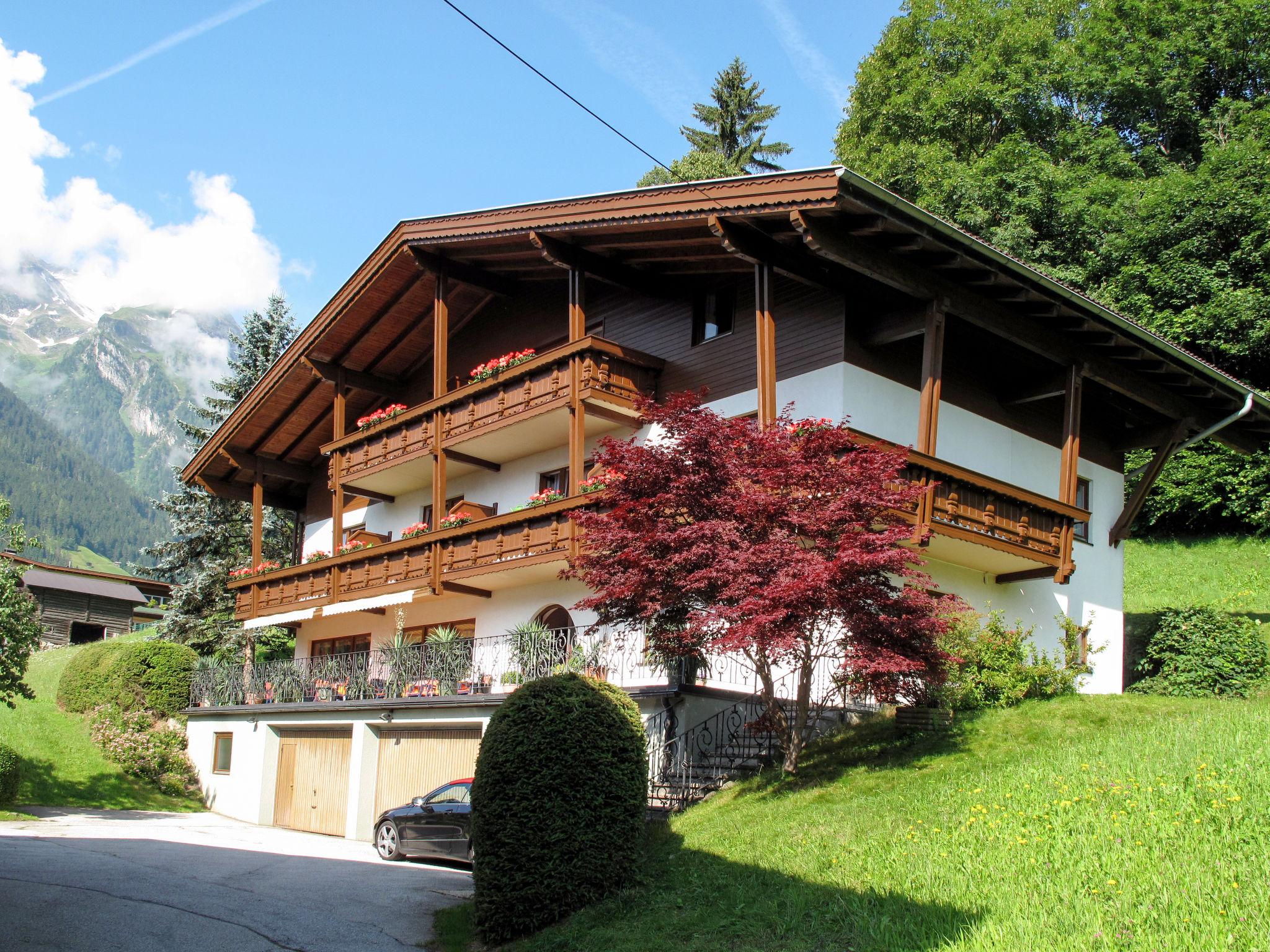 Photo 1 - Appartement de 2 chambres à Finkenberg avec terrasse et vues sur la montagne