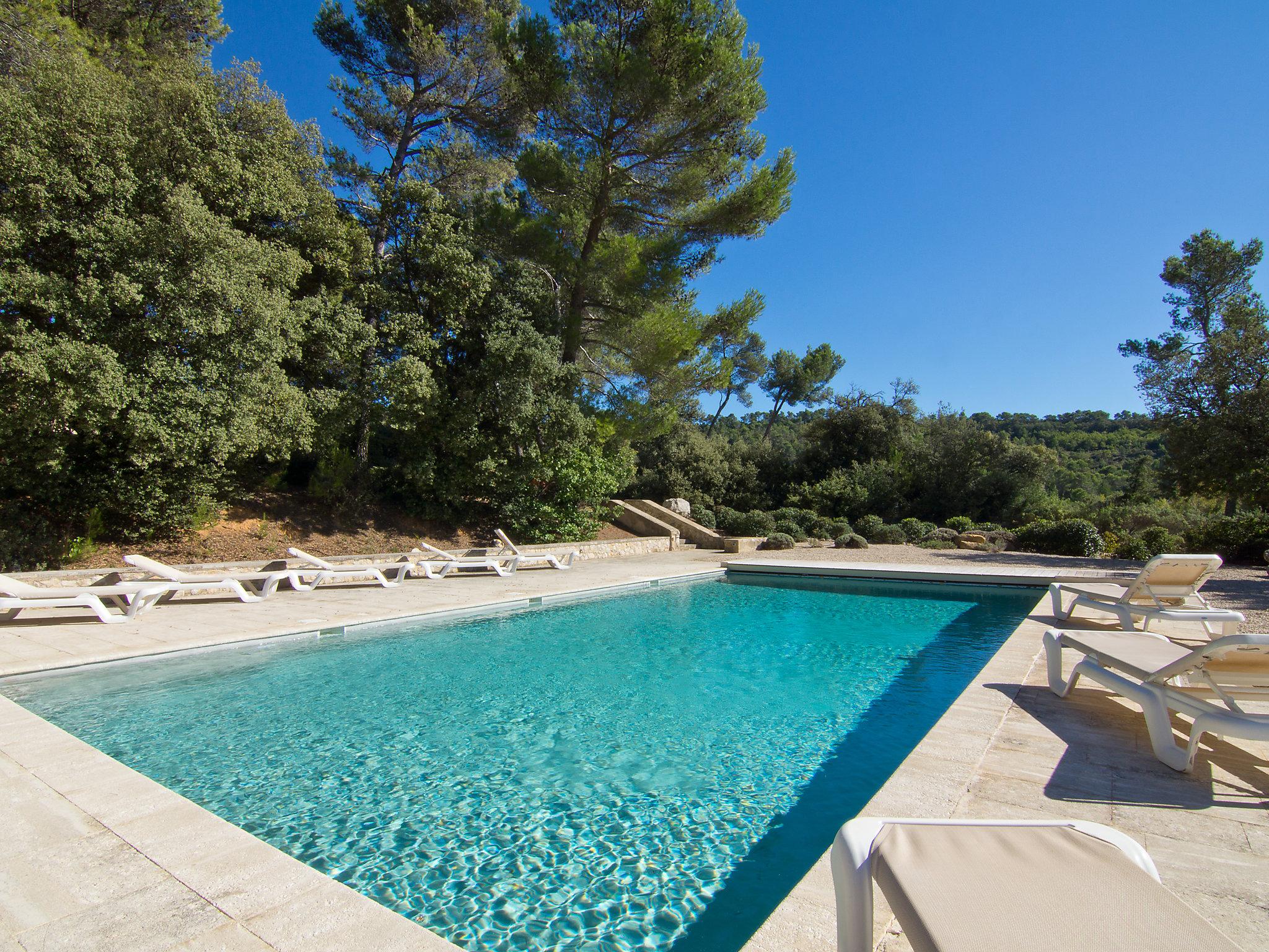 Foto 6 - Casa de 6 quartos em Grambois com piscina privada e jardim