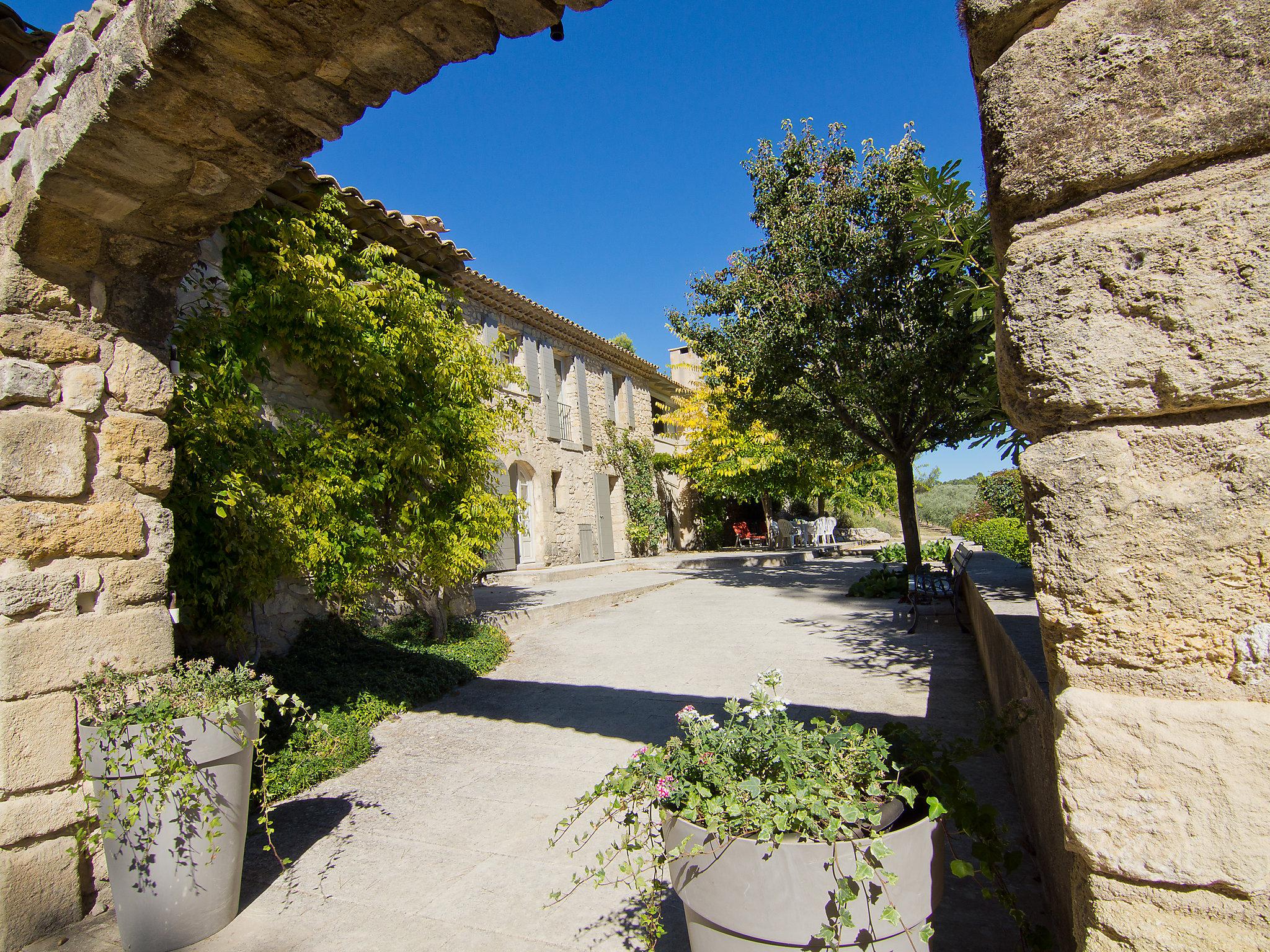 Foto 43 - Casa de 6 quartos em Grambois com piscina privada e jardim