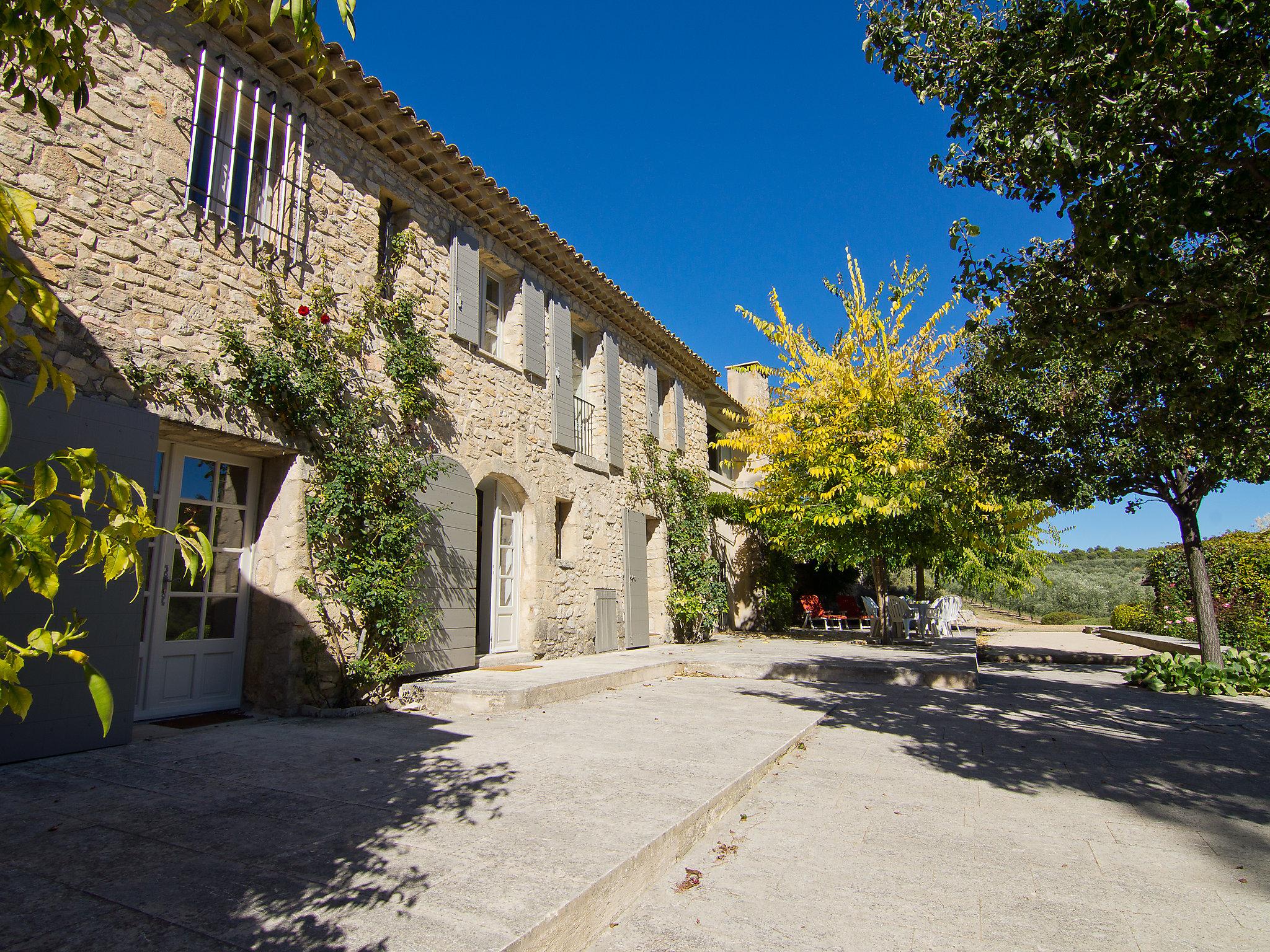 Foto 41 - Casa de 6 quartos em Grambois com piscina privada e jardim