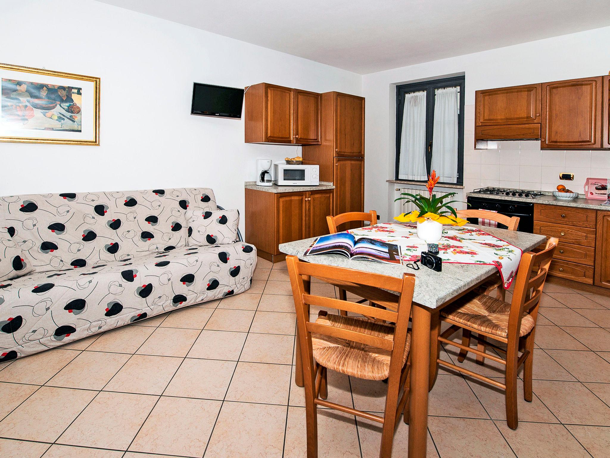 Foto 6 - Appartamento con 1 camera da letto a Bardolino con piscina e vista sulle montagne