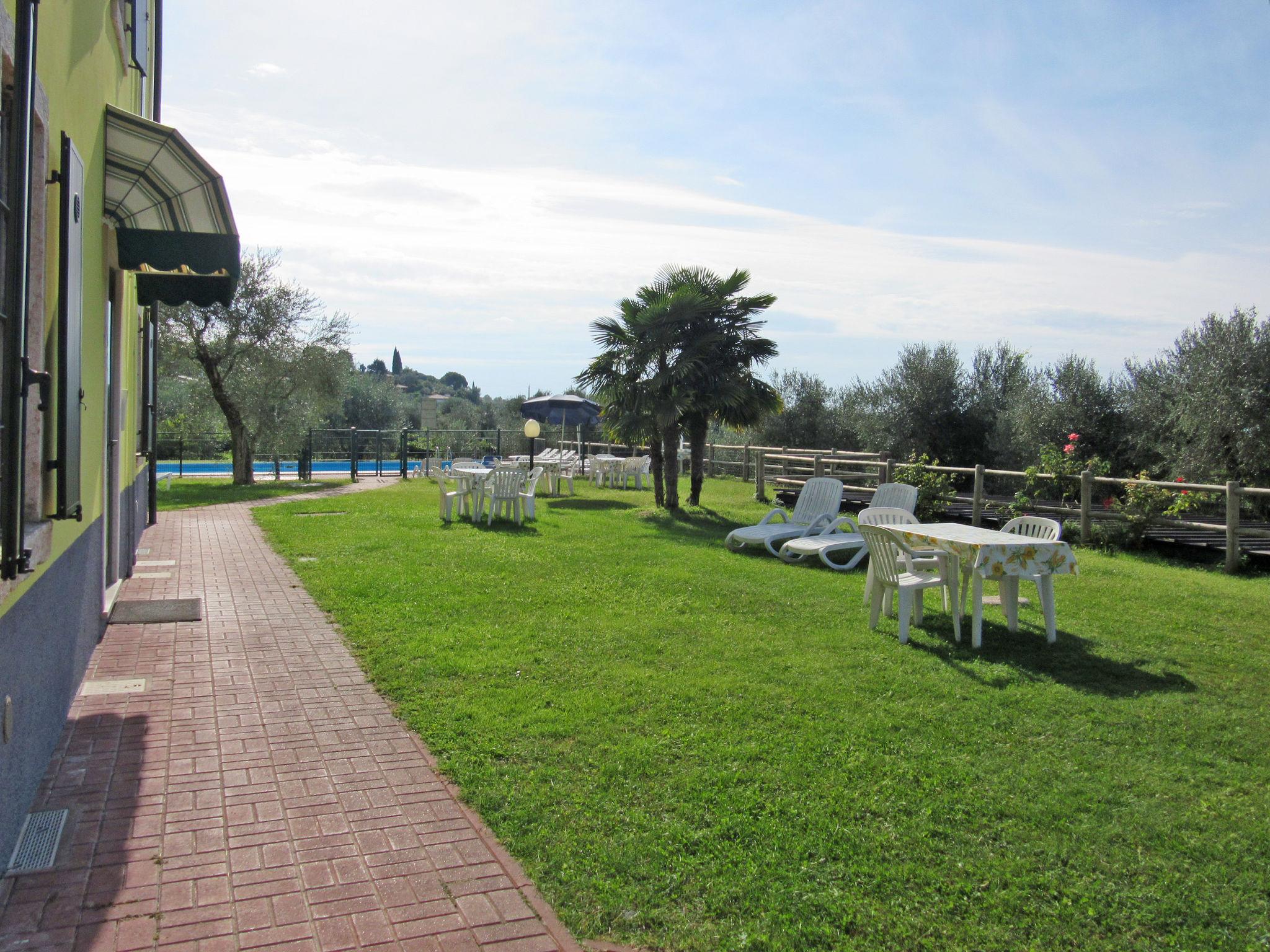 Photo 14 - 1 bedroom Apartment in Bardolino with swimming pool and garden