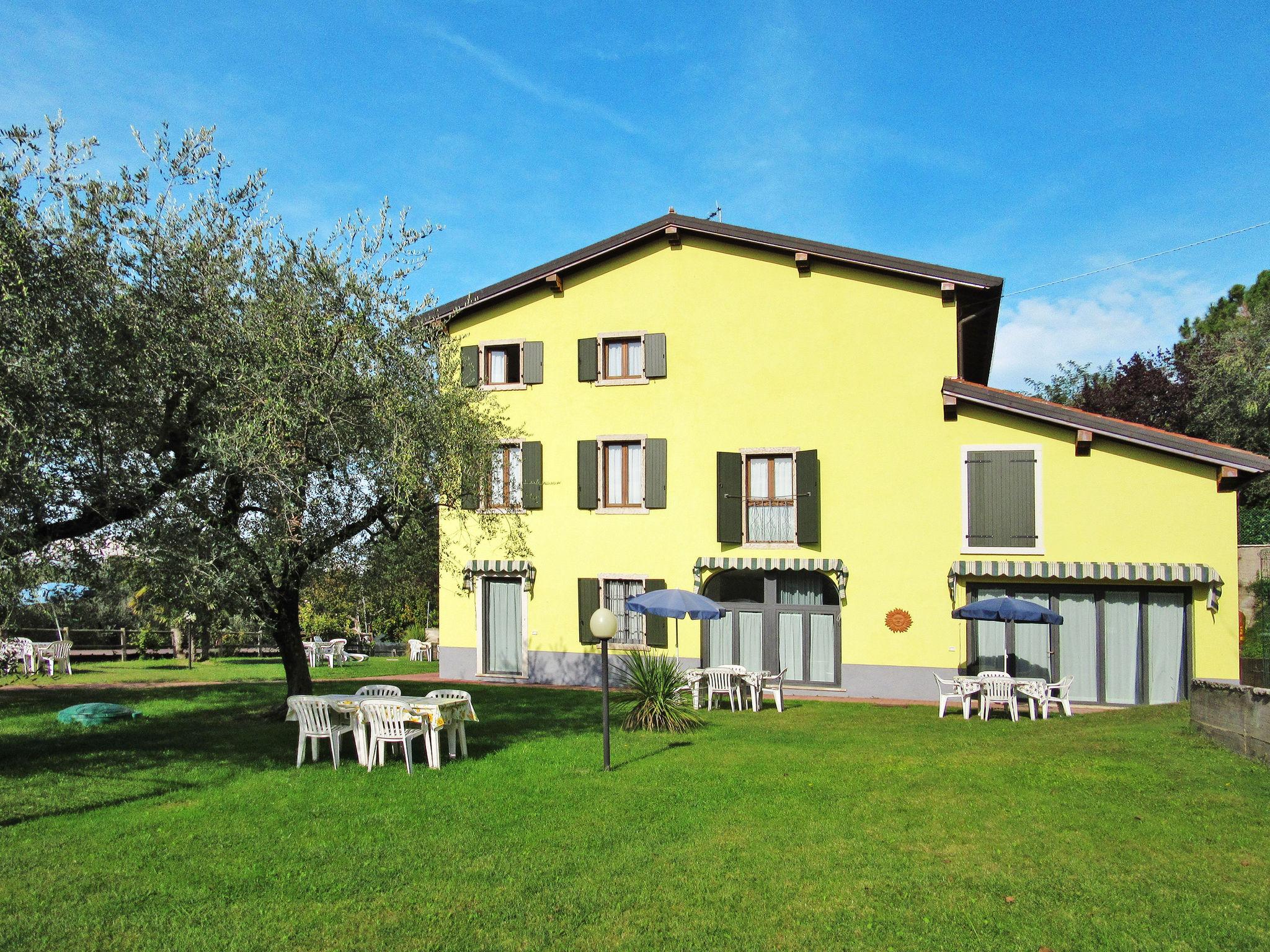 Foto 16 - Apartamento de 1 habitación en Bardolino con piscina y vistas a la montaña