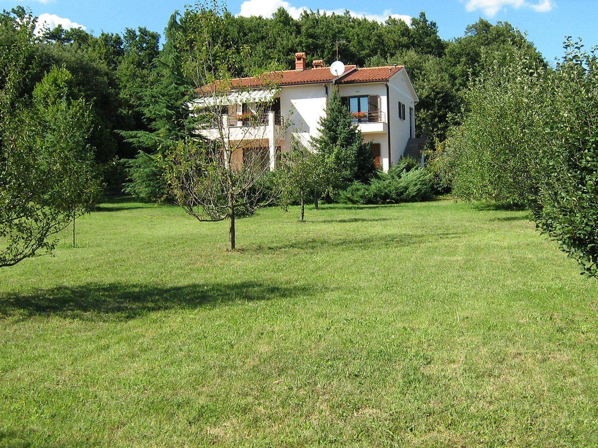 Foto 1 - Apartamento de 2 habitaciones en Labin con jardín y vistas al mar