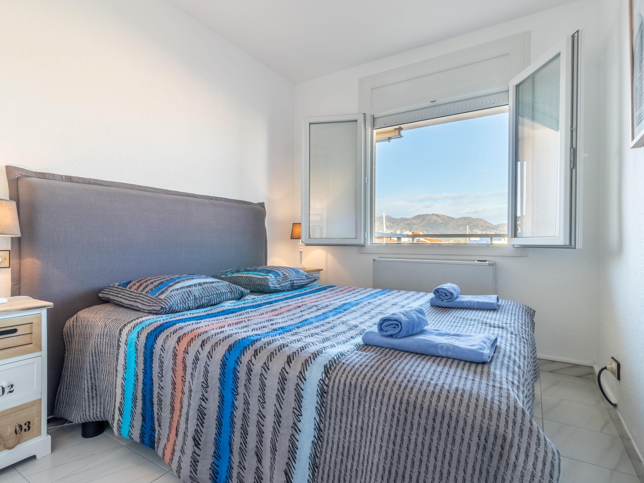 Foto 4 - Apartment mit 1 Schlafzimmer in Castelló d'Empúries mit blick aufs meer