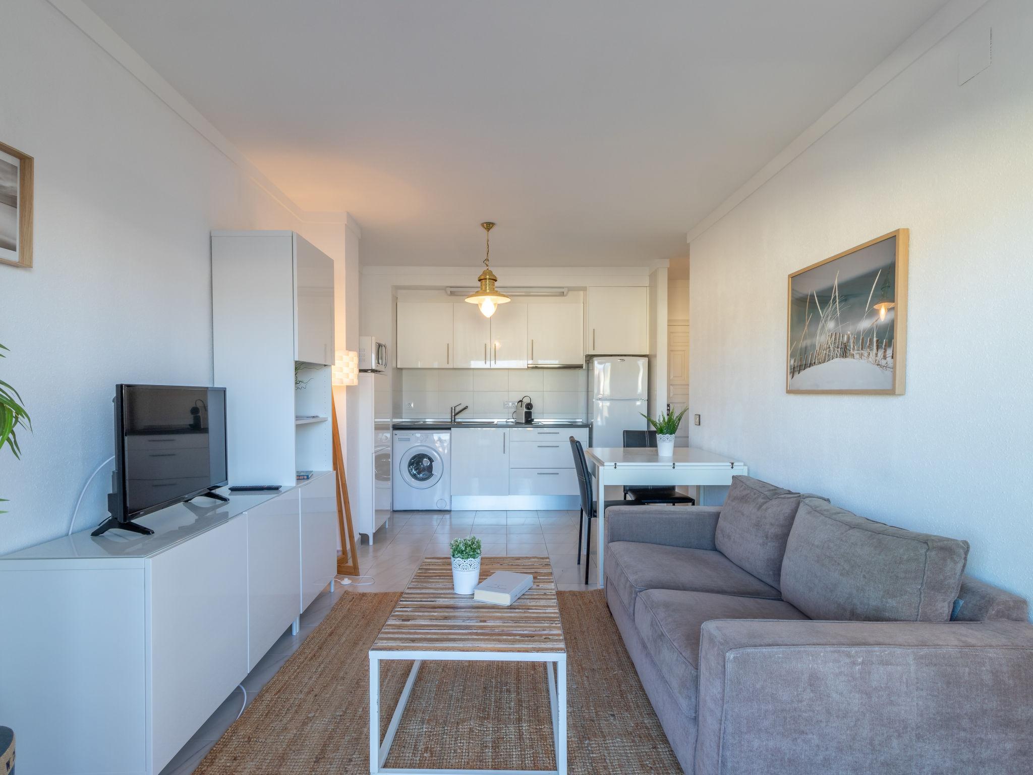 Foto 3 - Apartamento de 1 habitación en Castelló d'Empúries con vistas al mar