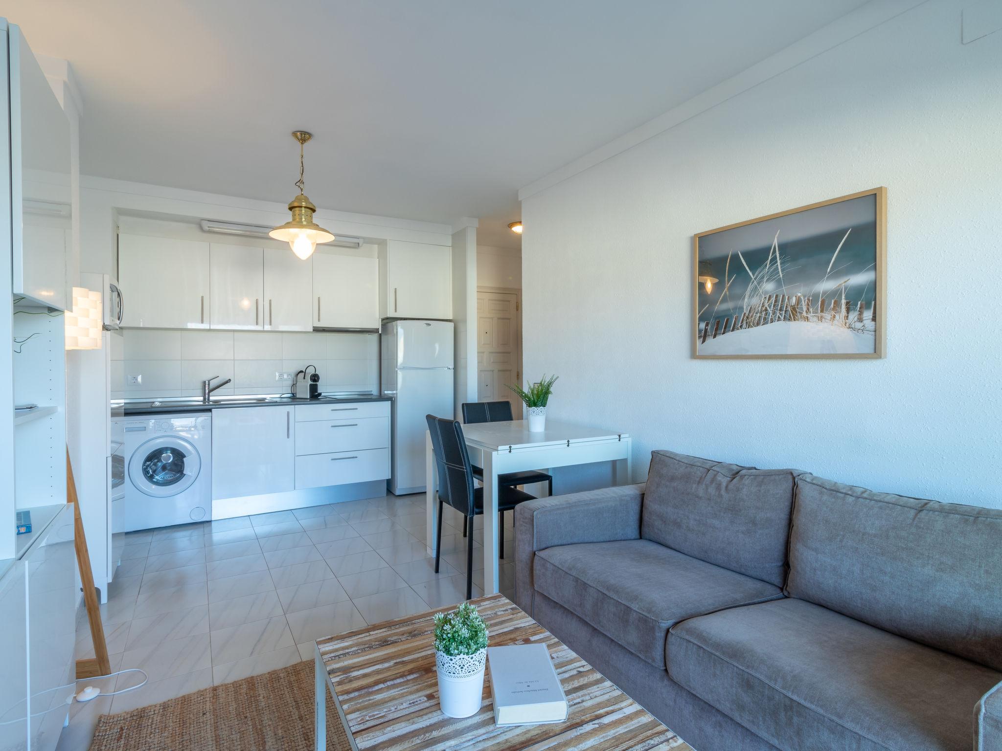 Foto 9 - Apartamento de 1 habitación en Castelló d'Empúries con vistas al mar