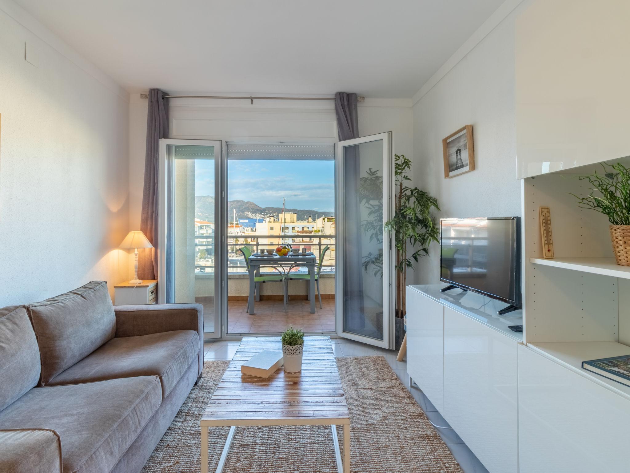 Foto 2 - Apartment mit 1 Schlafzimmer in Castelló d'Empúries mit blick aufs meer