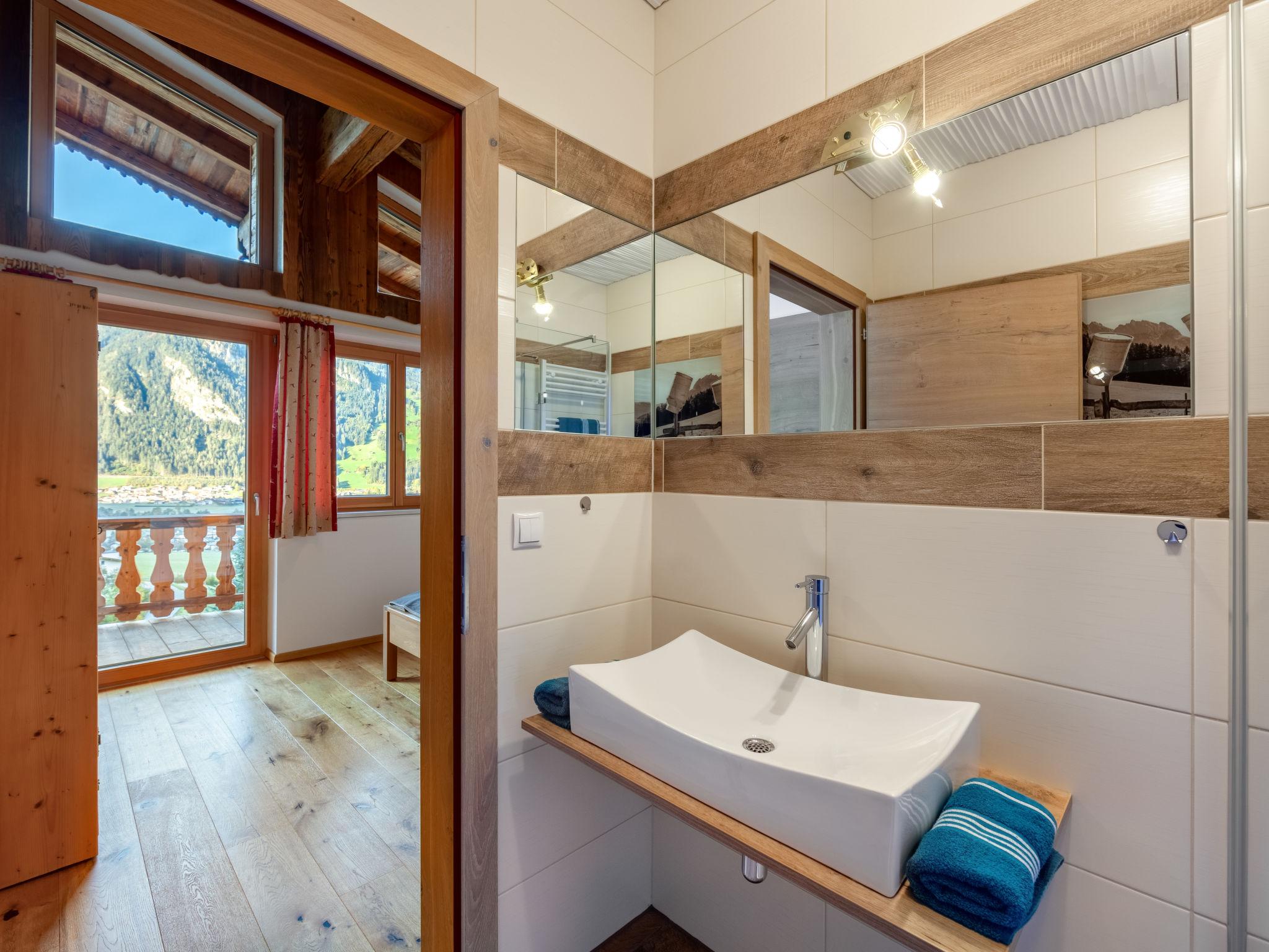 Foto 11 - Apartment mit 3 Schlafzimmern in Ramsau im Zillertal mit terrasse und blick auf die berge