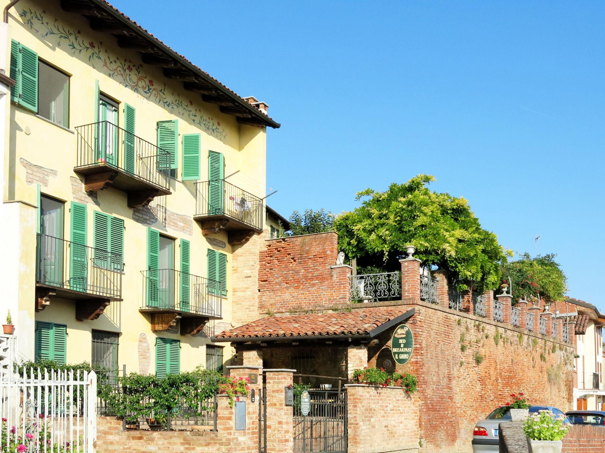 Photo 1 - 1 bedroom Apartment in Montechiaro d'Asti with garden and terrace