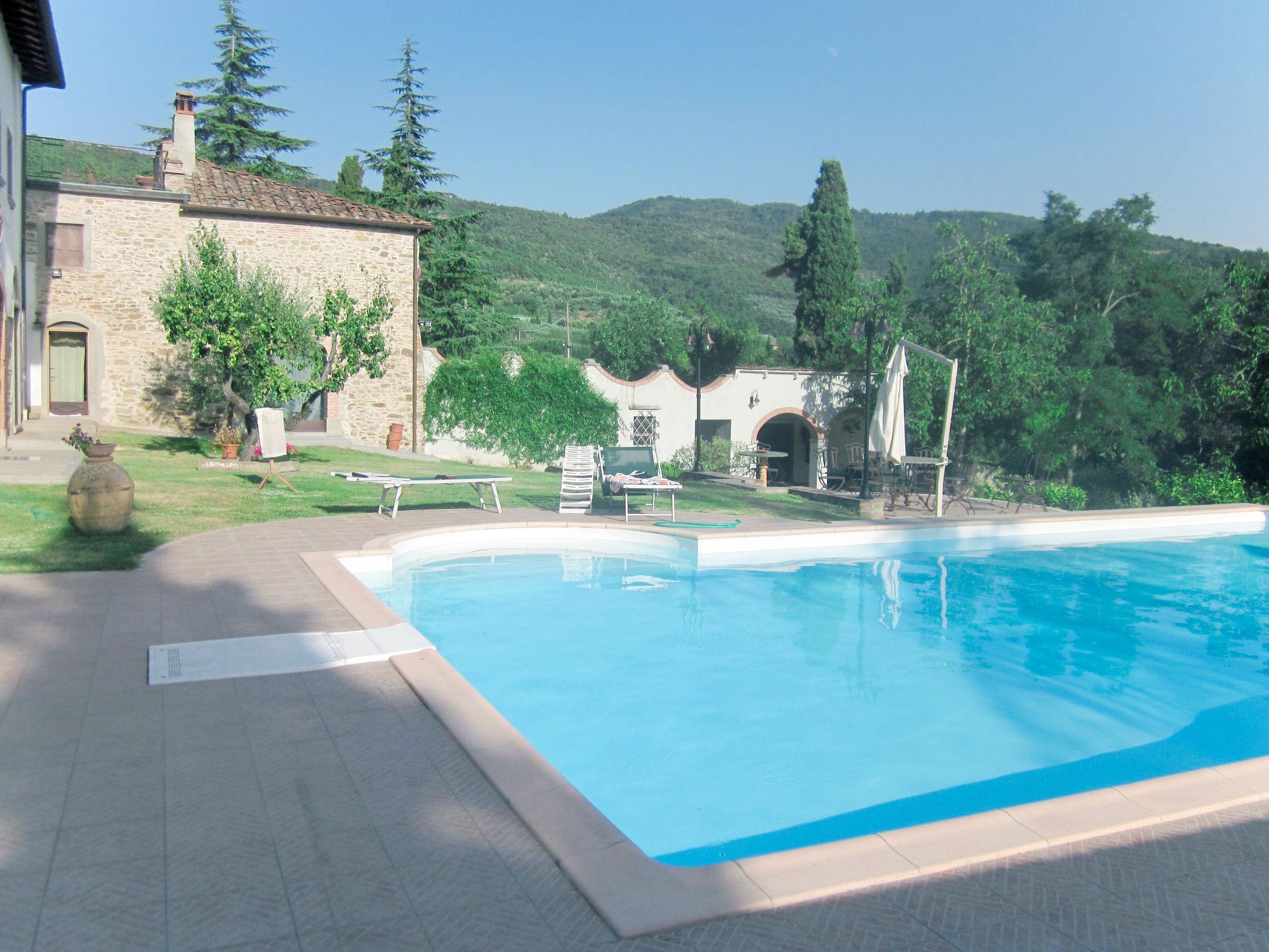 Foto 3 - Haus mit 1 Schlafzimmer in Arezzo mit schwimmbad und garten