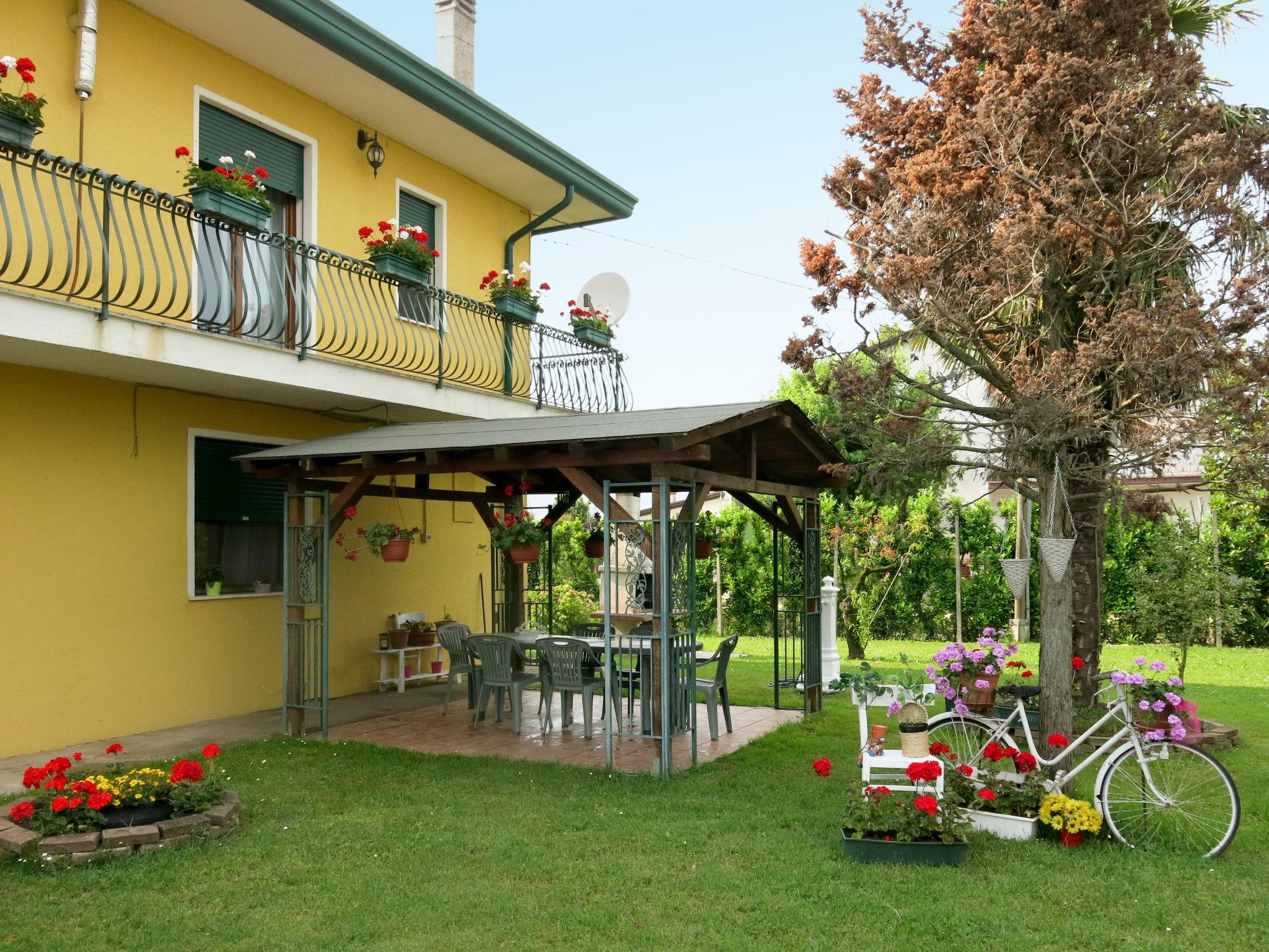 Photo 1 - 3 bedroom Apartment in Eraclea with garden