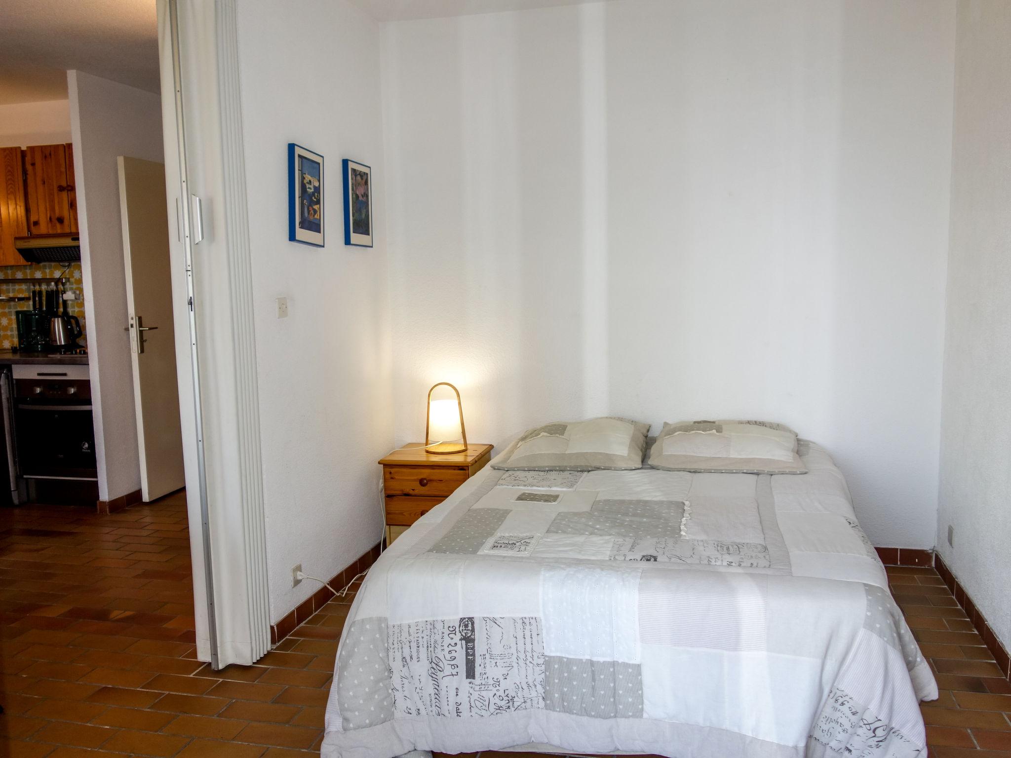 Foto 11 - Appartamento con 1 camera da letto a Saint-Cyr-sur-Mer con terrazza e vista mare