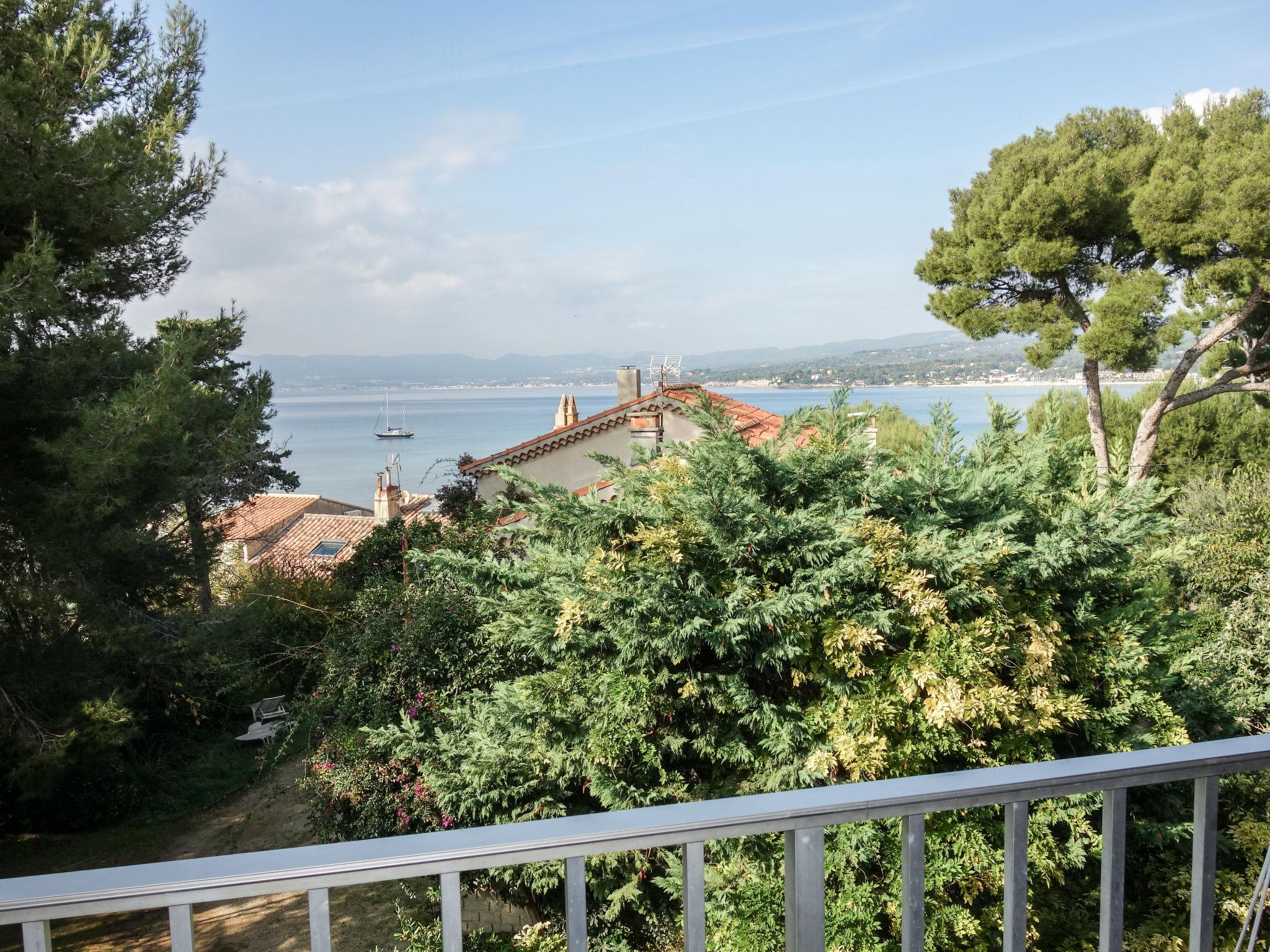 Photo 18 - Appartement de 1 chambre à Saint-Cyr-sur-Mer avec terrasse et vues à la mer