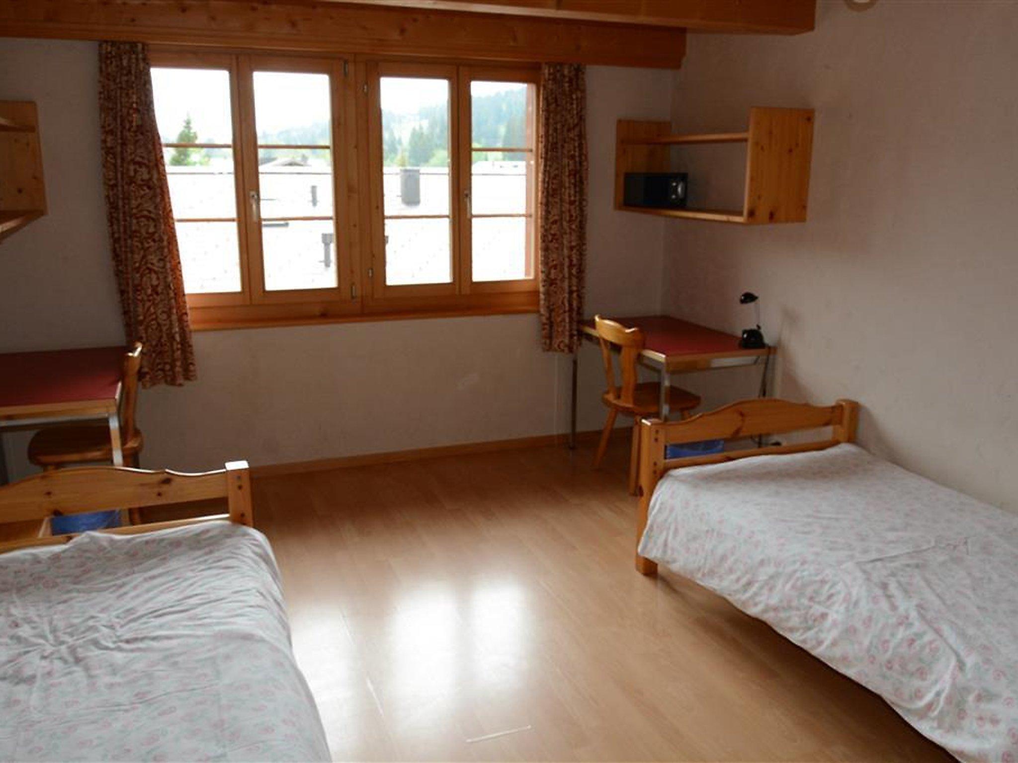 Foto 13 - Appartamento con 6 camere da letto a Saanen
