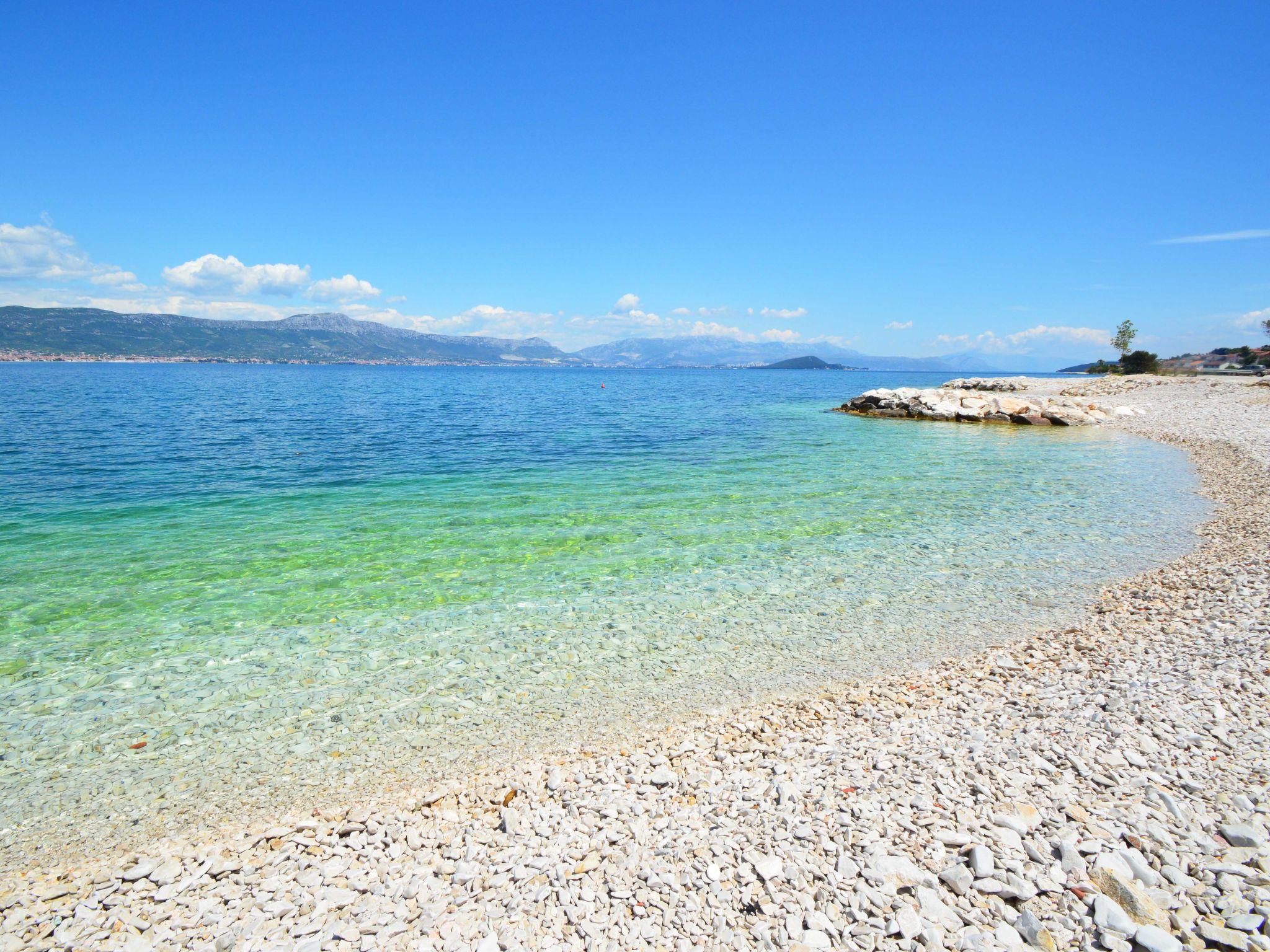 Foto 30 - Appartamento con 2 camere da letto a Trogir con giardino