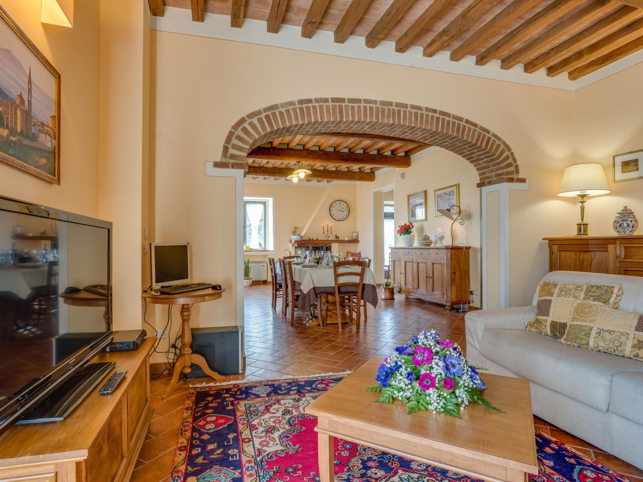 Photo 9 - 6 bedroom House in Castiglion Fiorentino with private pool and garden