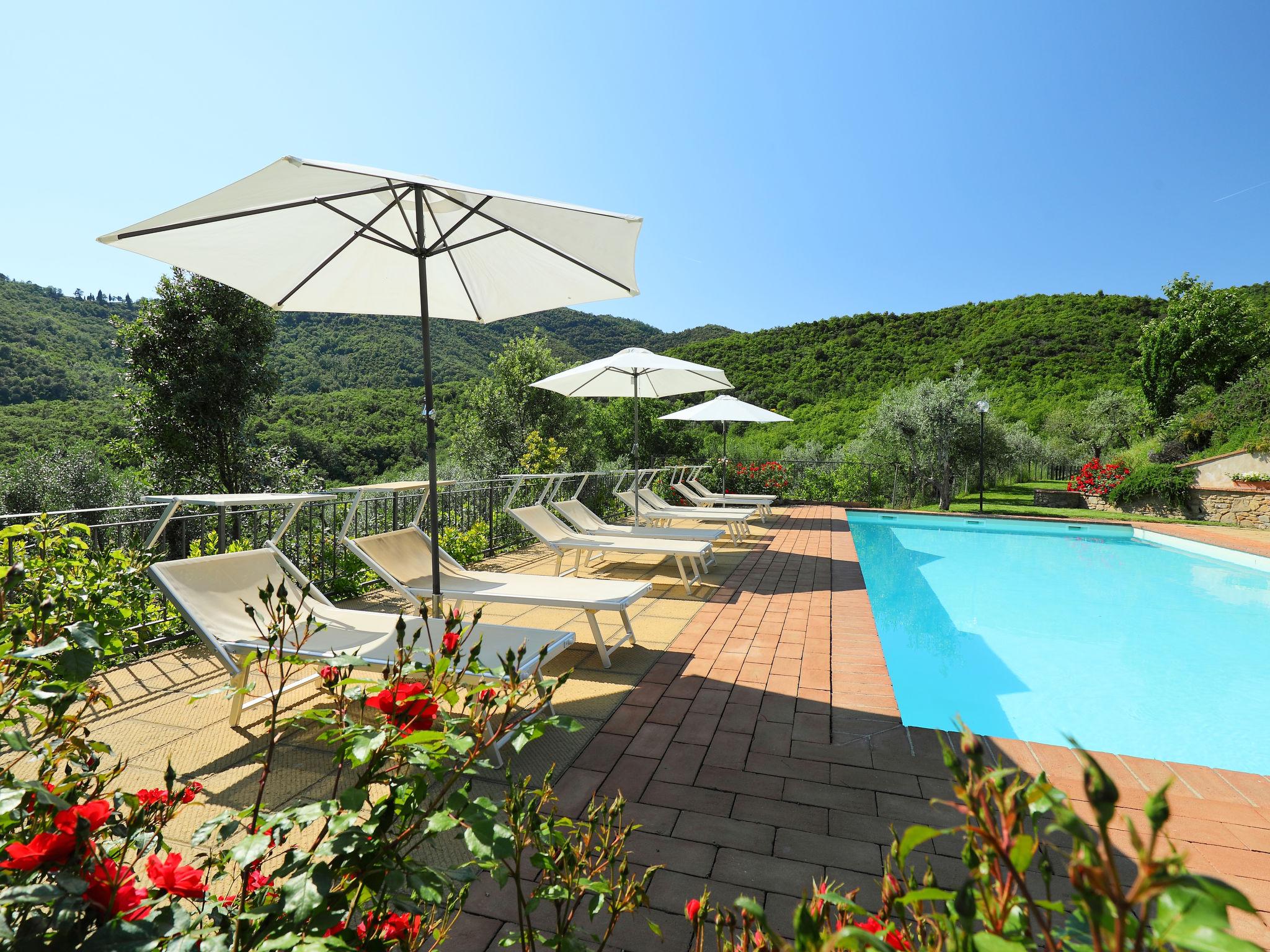 Photo 7 - 6 bedroom House in Castiglion Fiorentino with private pool and garden