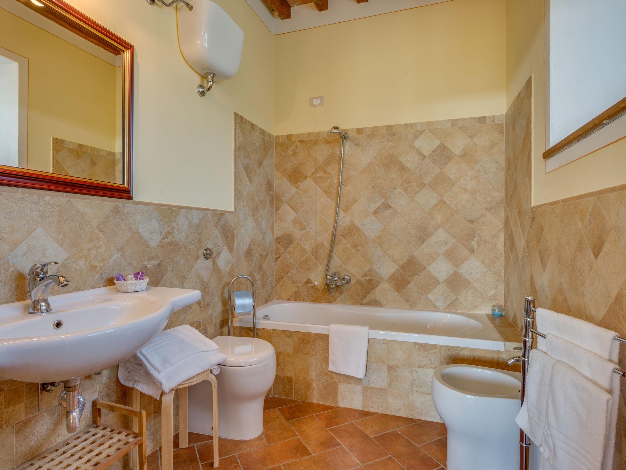 Photo 29 - 6 bedroom House in Castiglion Fiorentino with private pool and garden