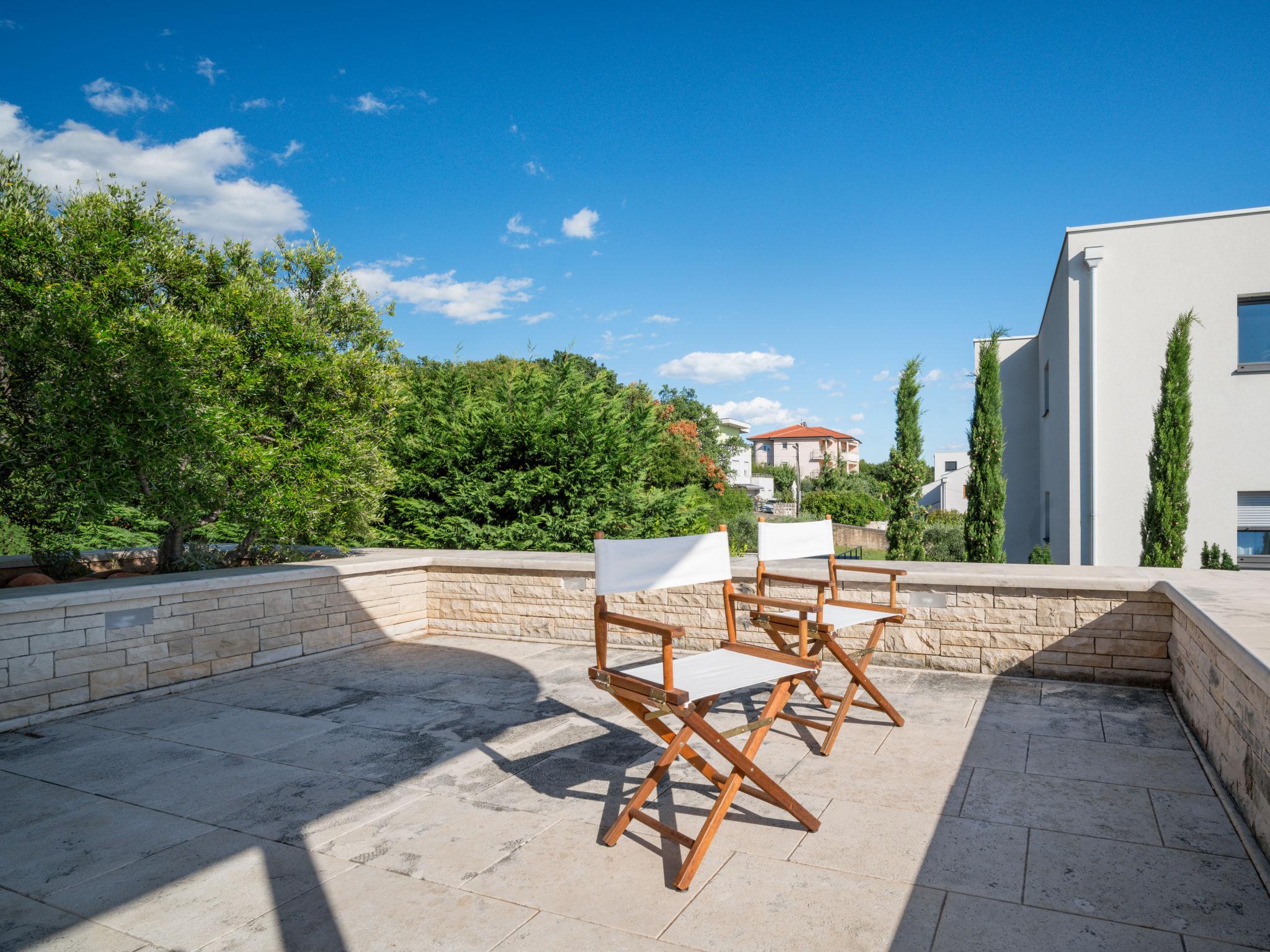 Foto 30 - Casa de 3 quartos em Kostrena com piscina privada e jardim