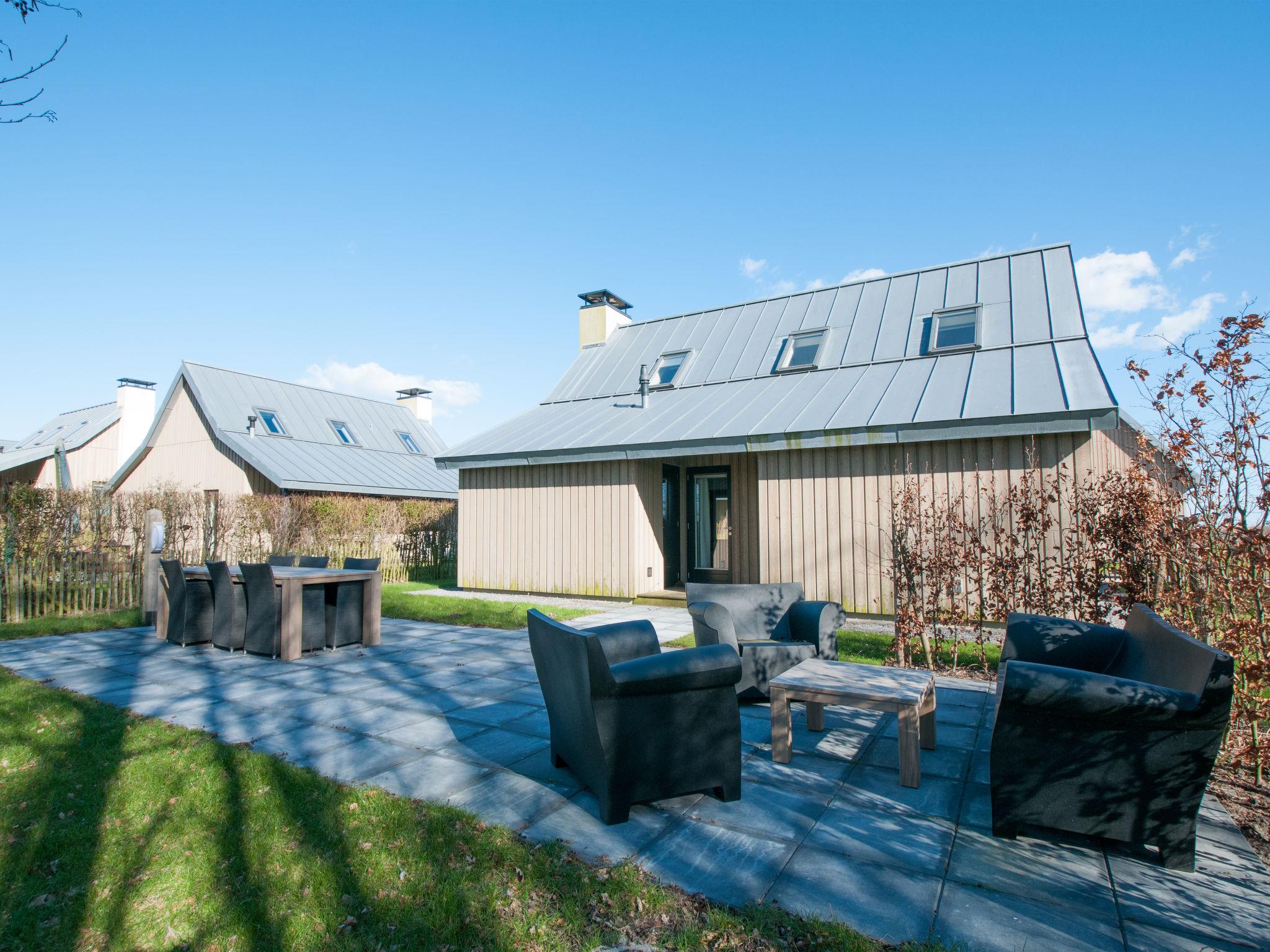 Photo 2 - Maison de 3 chambres à Tholen avec sauna et vues à la mer